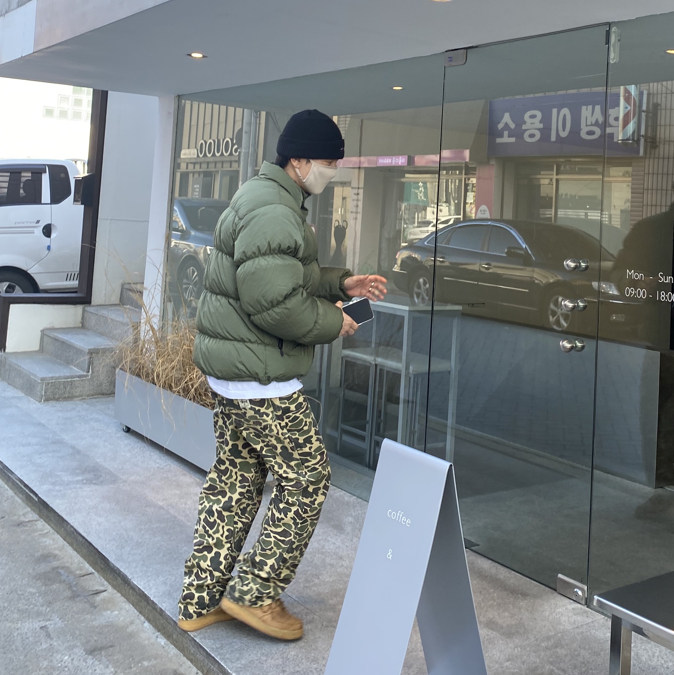 Stussy Ripstop Down Puffer Jacket Olive - 22FW, Nike Air Force 1 Mid Flax and Outdoor Green 착용 스타일