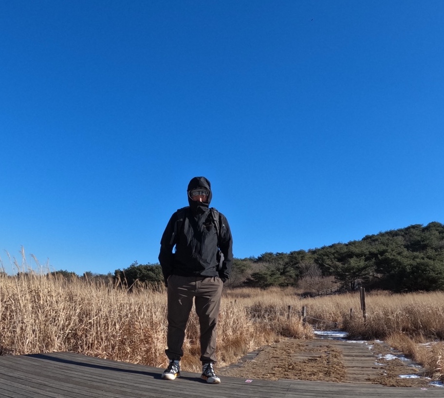 Arc'teryx Alpha SV Jacket 24K Black, Nike ACG Terra Antarktik Gore-Tex Summit White 착용 스타일