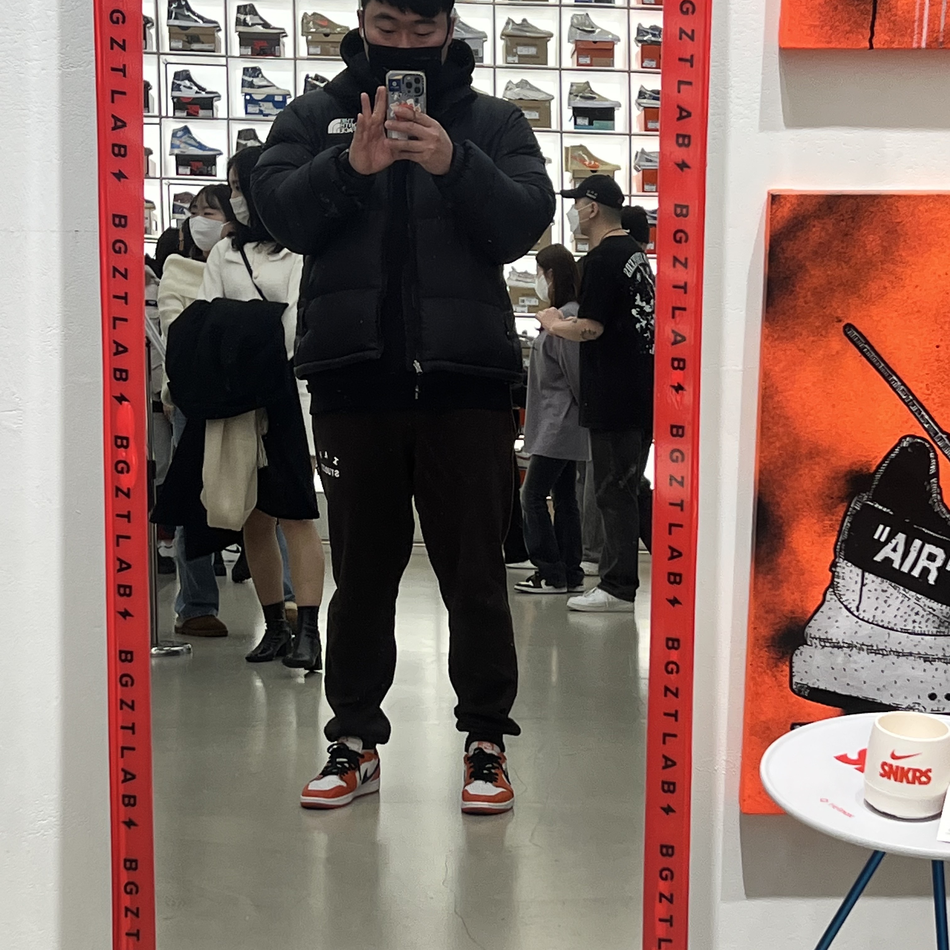 Jordan 1 Low OG Starfish, IAB Studio Sweatpants Brown 착용 스타일 - 1
