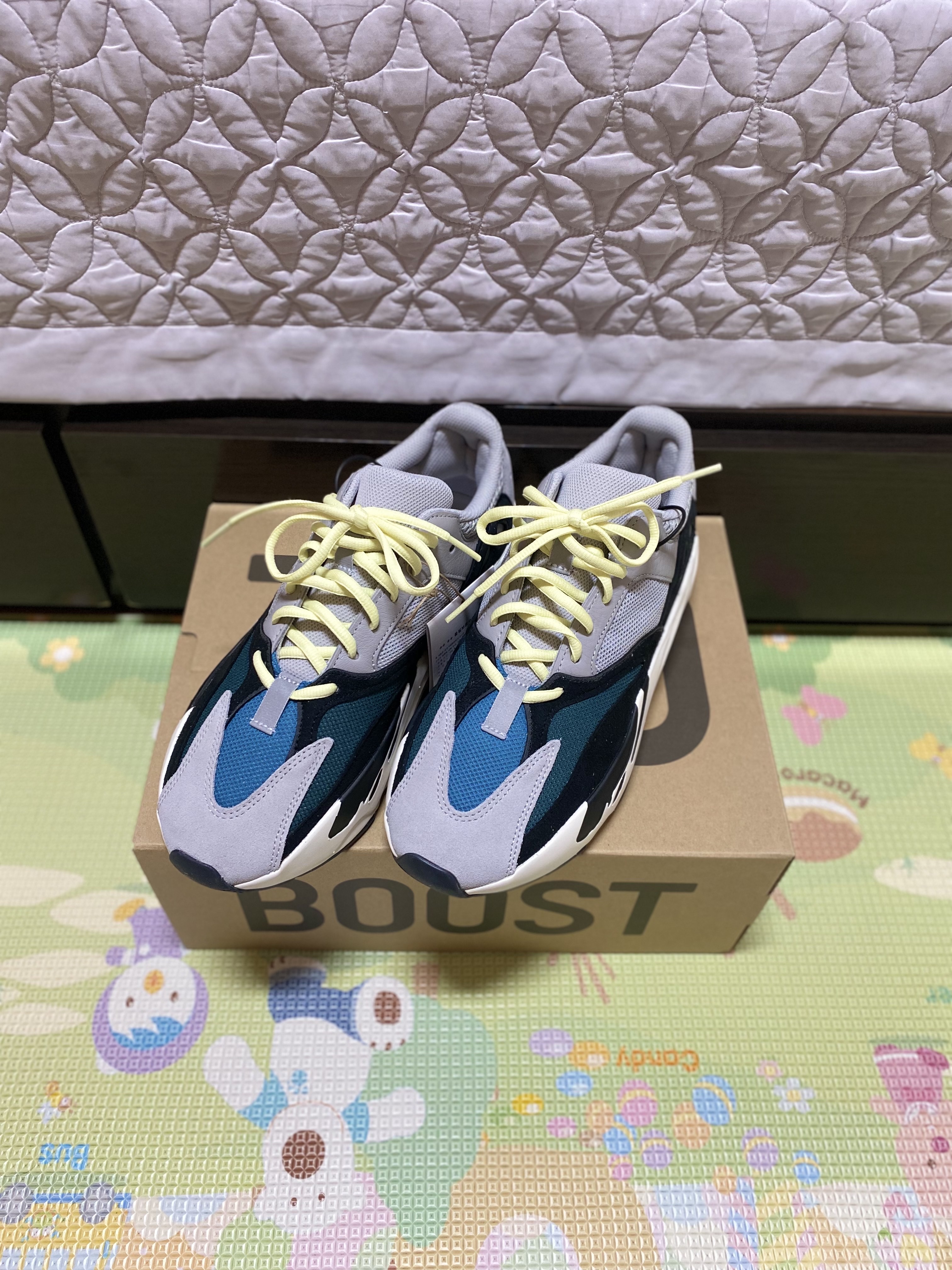 Adidas Yeezy Boost 700 Wave Runner Solid Grey 2021/2022 착용 스타일 - 1