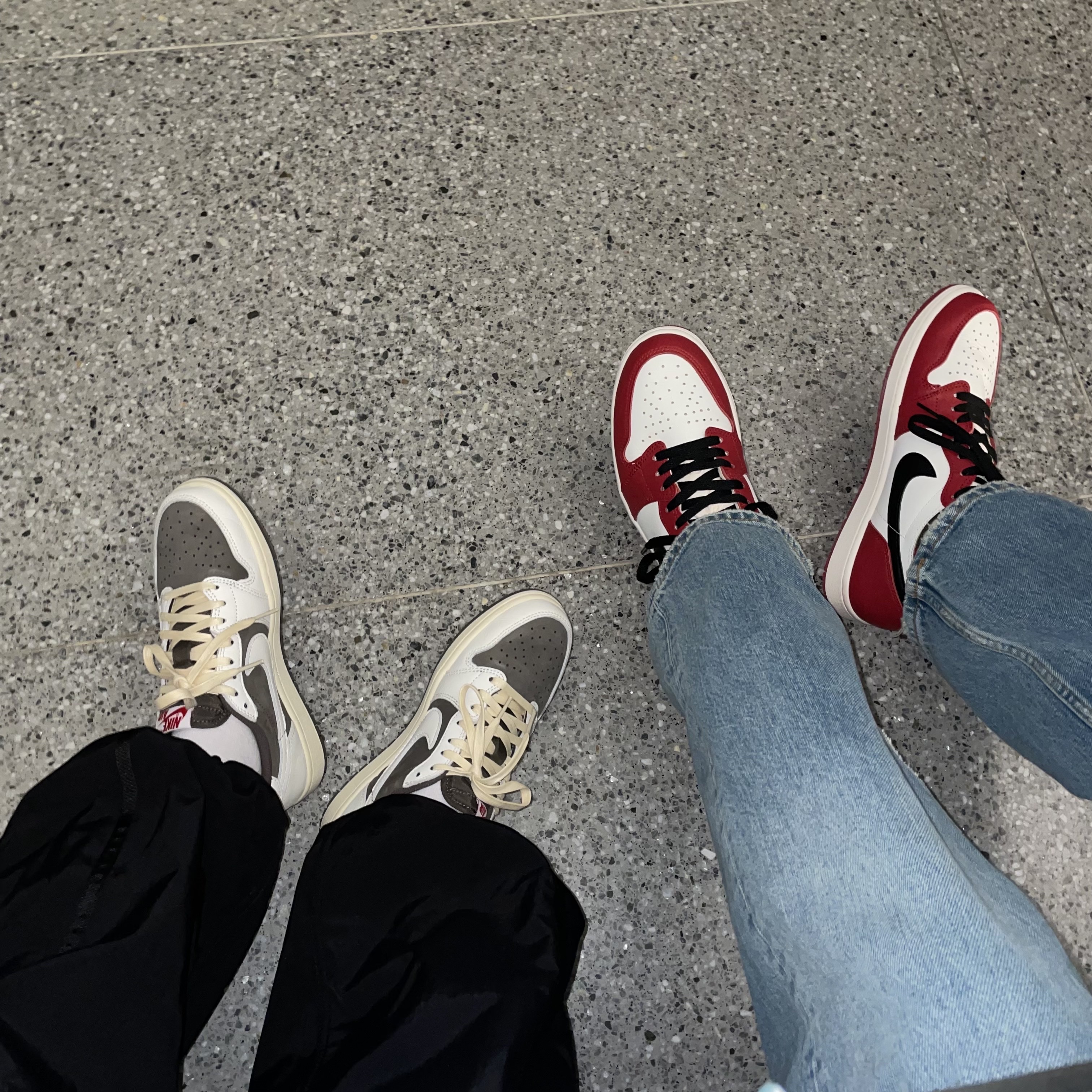Jordan 1 x Travis Scott Retro Low OG SP Sail and Ridgerock, Jordan 1 Retro High OG Chicago 2022 착용 스타일