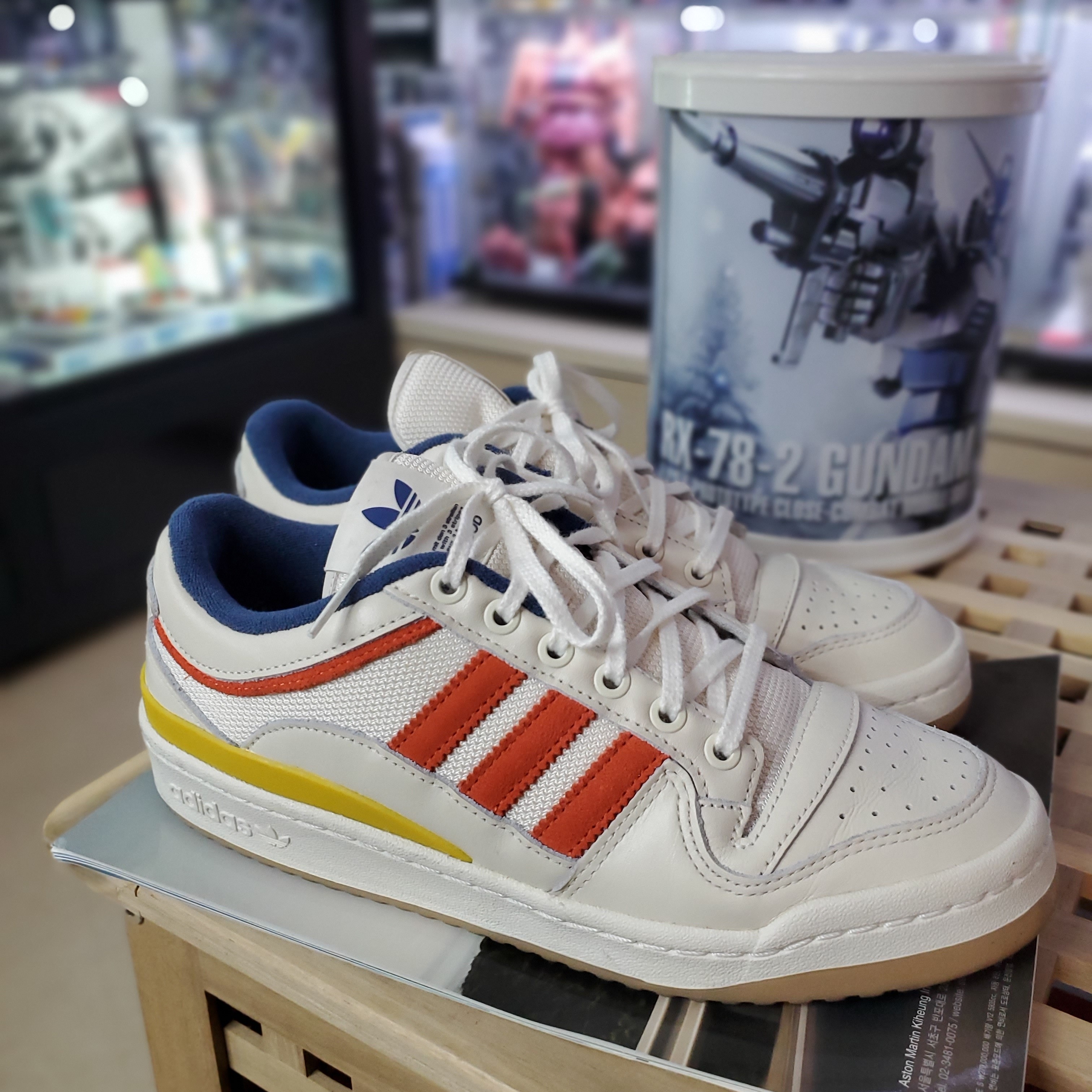 Adidas x Wood Wood Forum Low Red 착용 스타일 - 2
