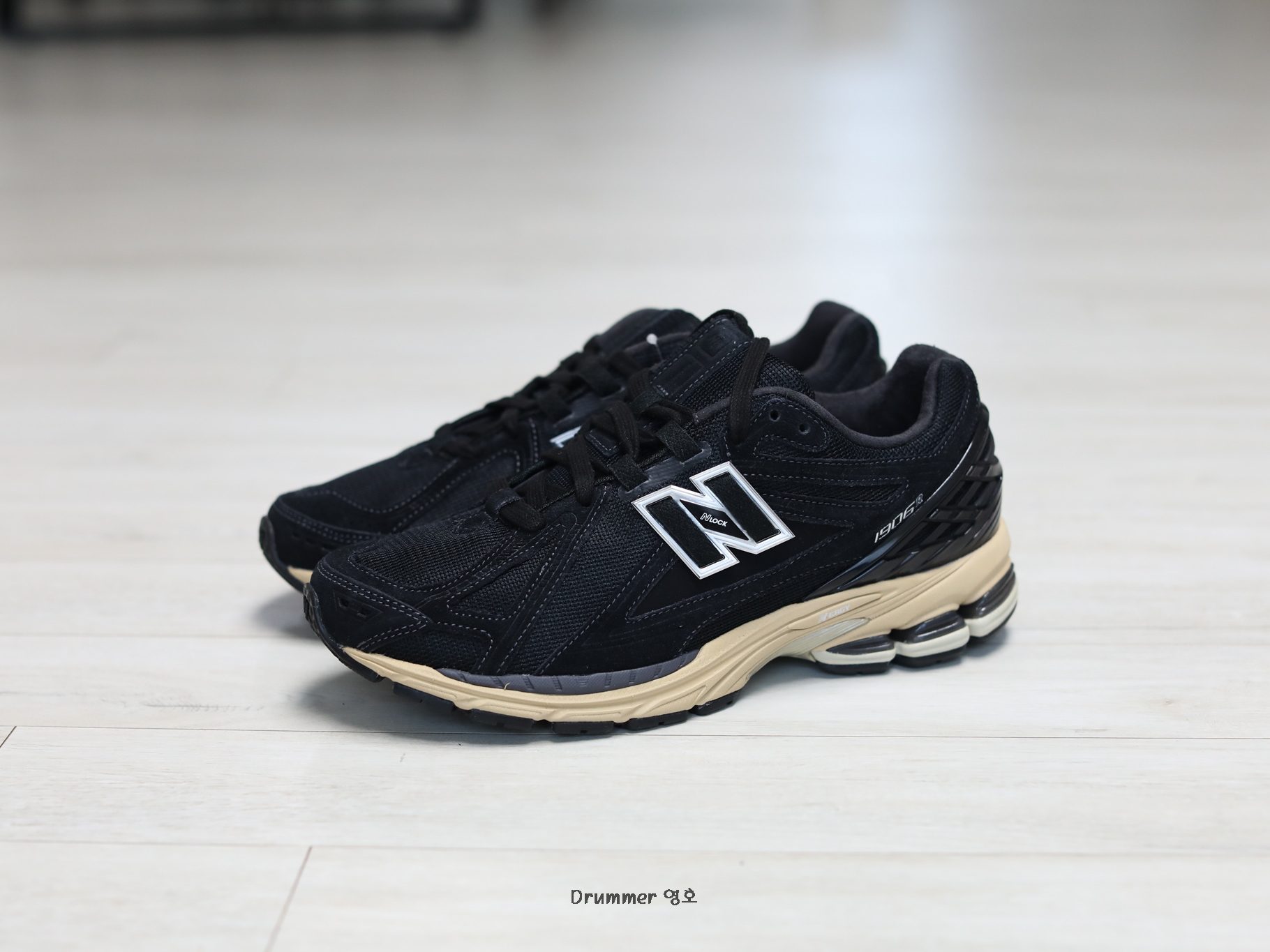 New Balance 1906R Black Taos Taupe 착용 스타일
