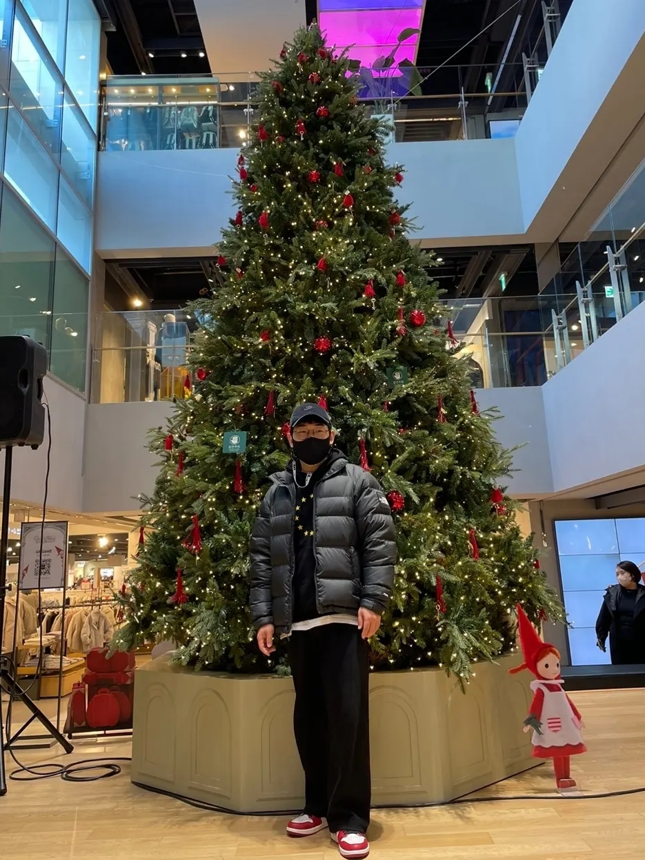 The North Face 1992 Nuptse Jacket Charcoal, Jordan 1 Retro High OG Chicago 2022 착용 스타일 - 3
