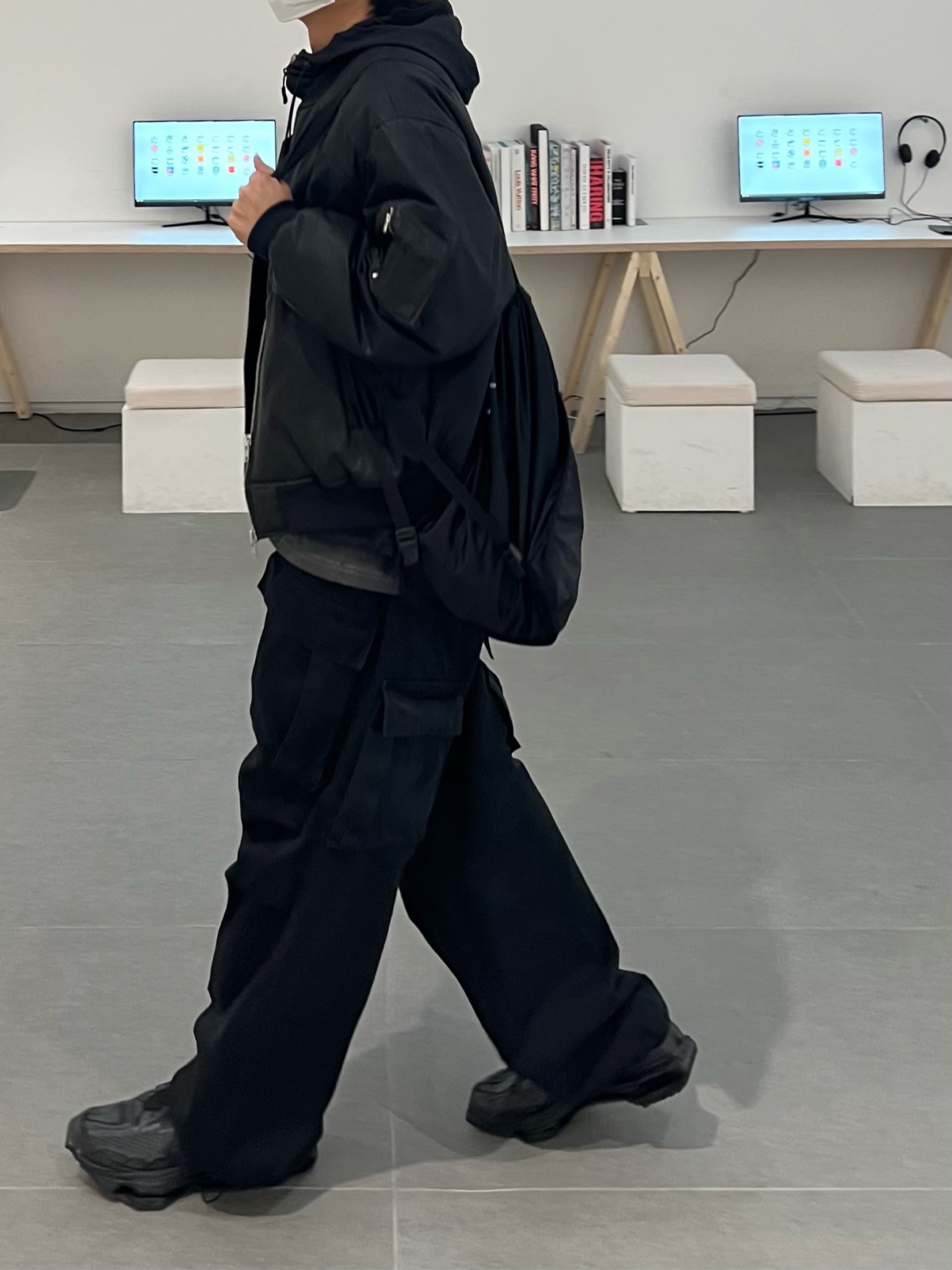 Nike x Matthew M Williams Zoom 004 Triple Black 착용 스타일 - 5