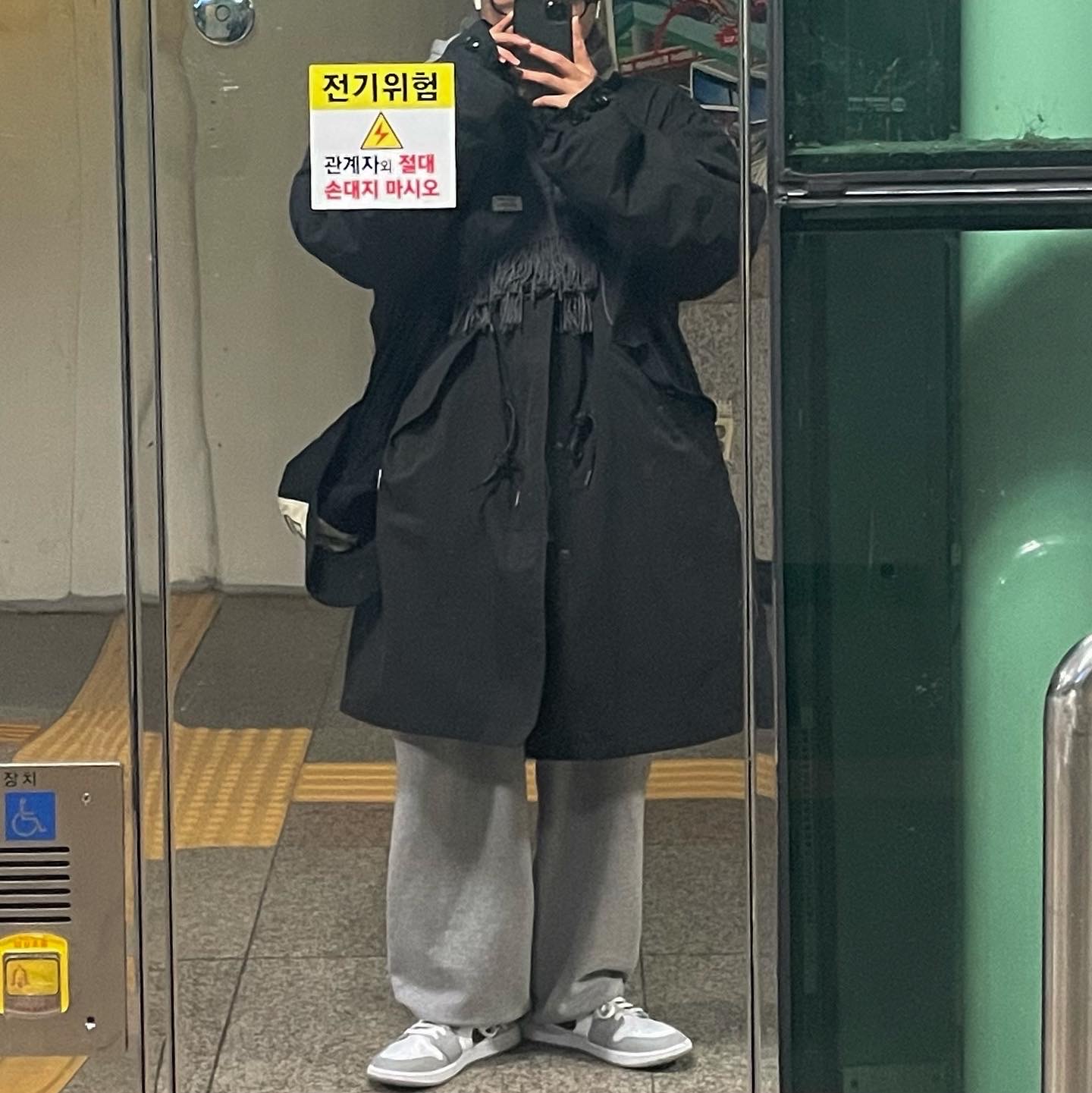 Jordan 1 Mid Light Smoke Grey 착용 스타일