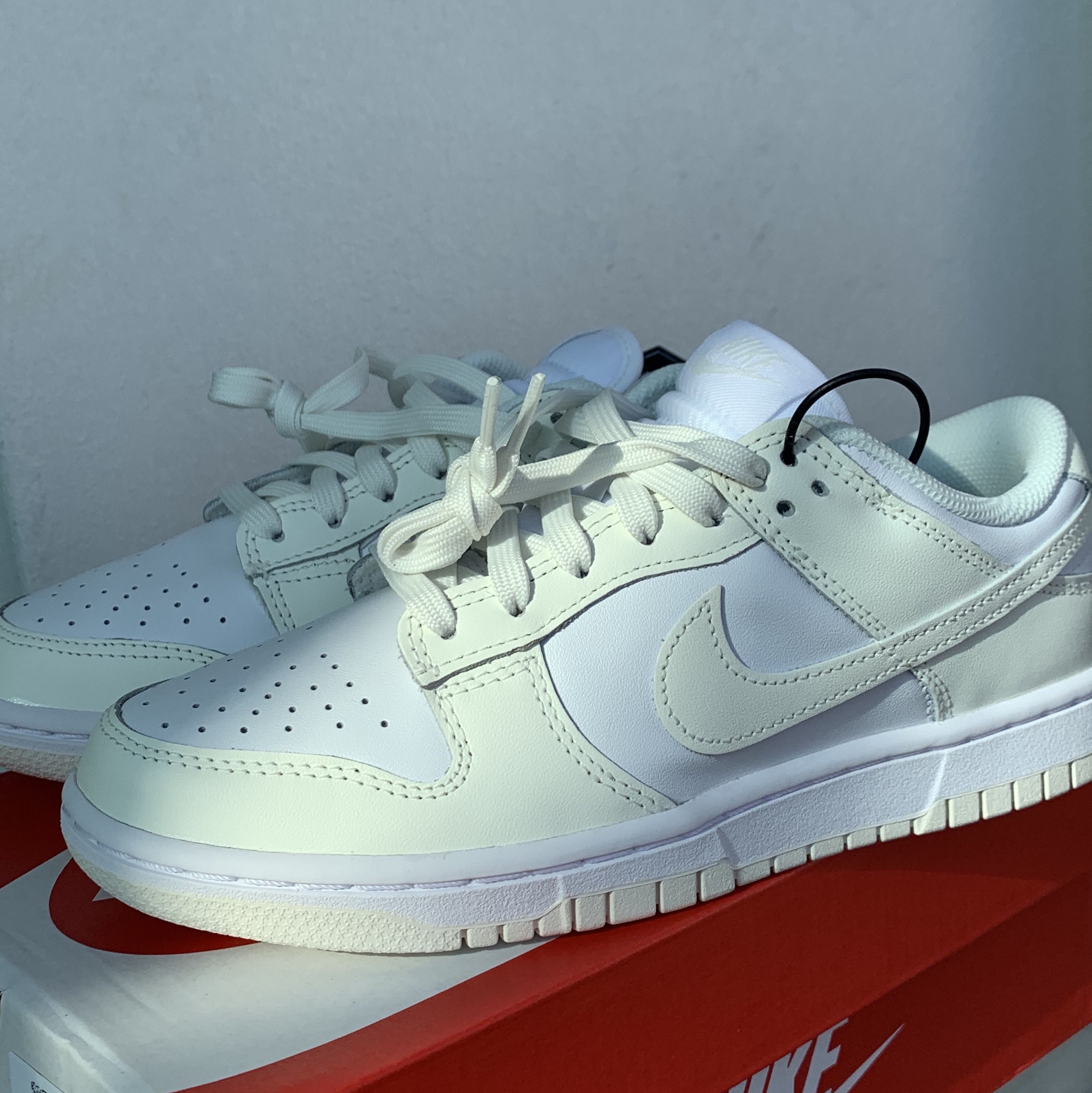 (W) Nike Dunk Low White and Sail 착용 스타일