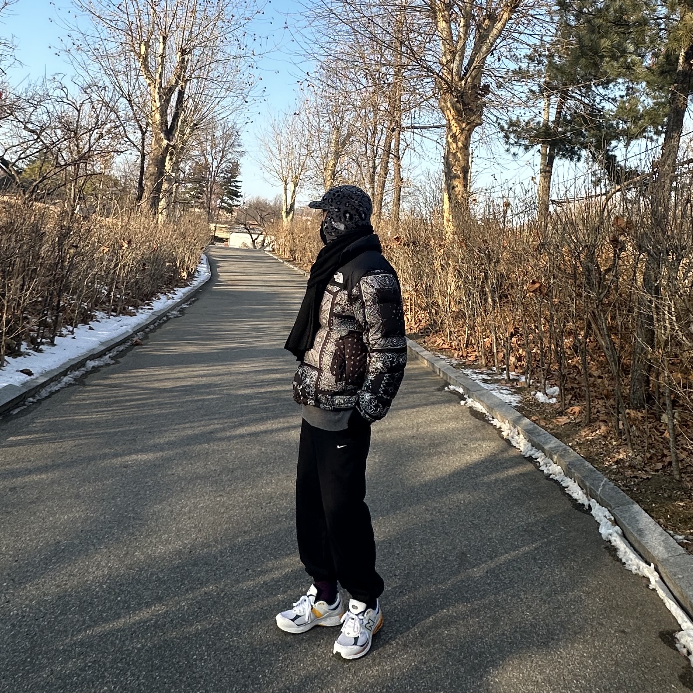 New Balance 2002R White Lagoon, The North Face 1996 Novelty Nuptse Jacket Real Black - 21FW 착용 스타일