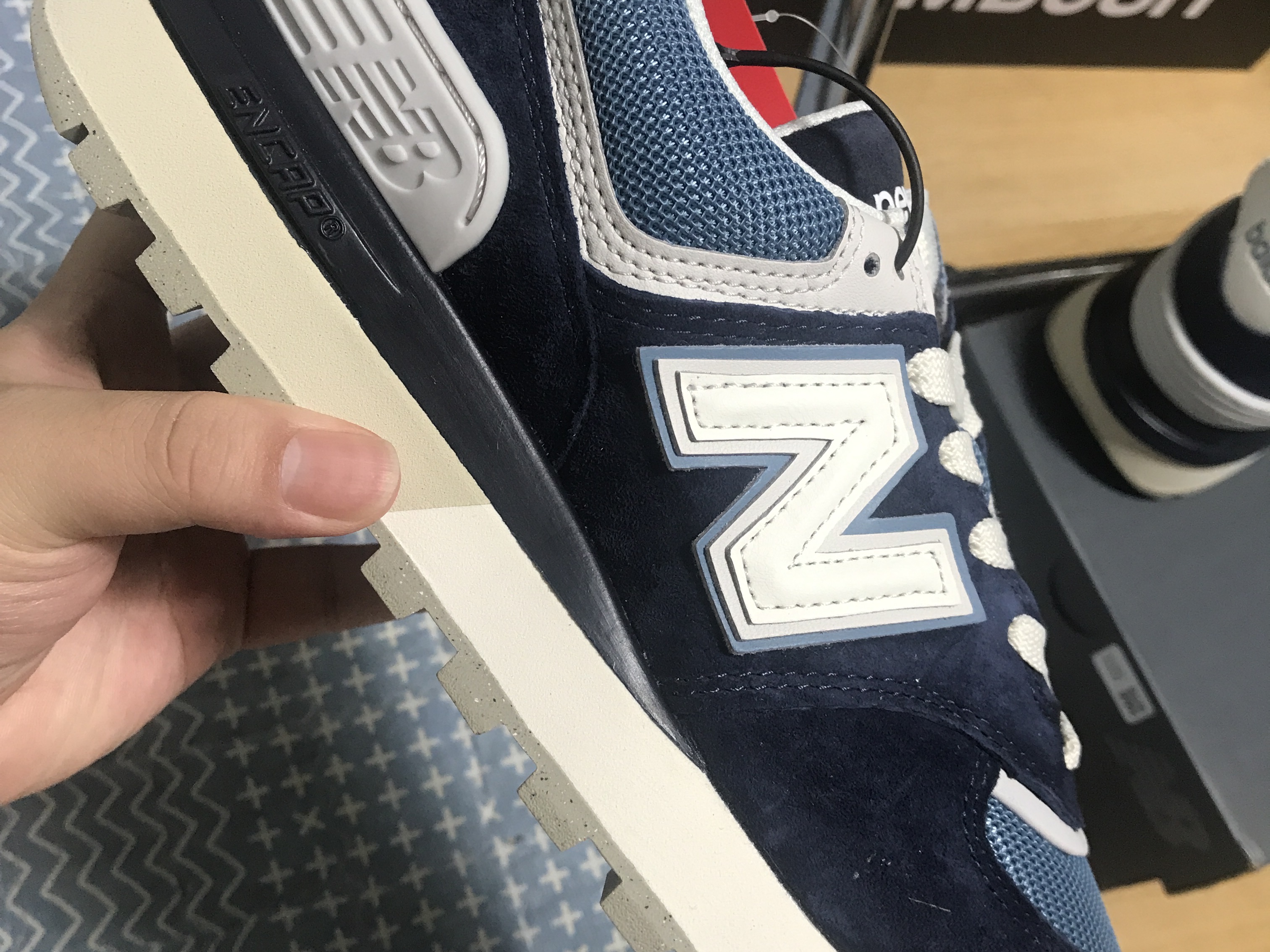 New Balance 574 Legacy Navy Sea Salt 착용 스타일 - 4