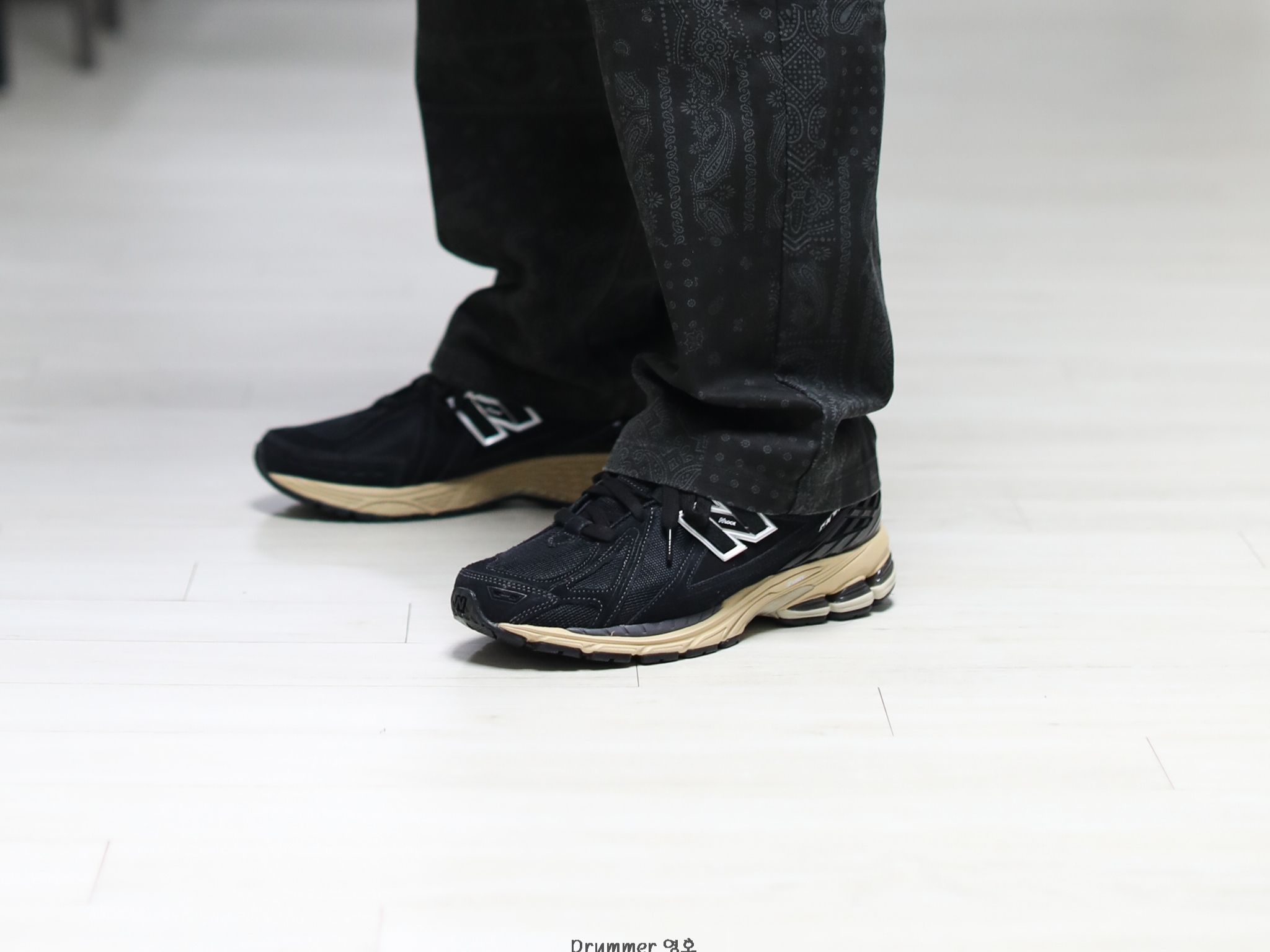 New Balance 1906R Black Taos Taupe 착용 스타일