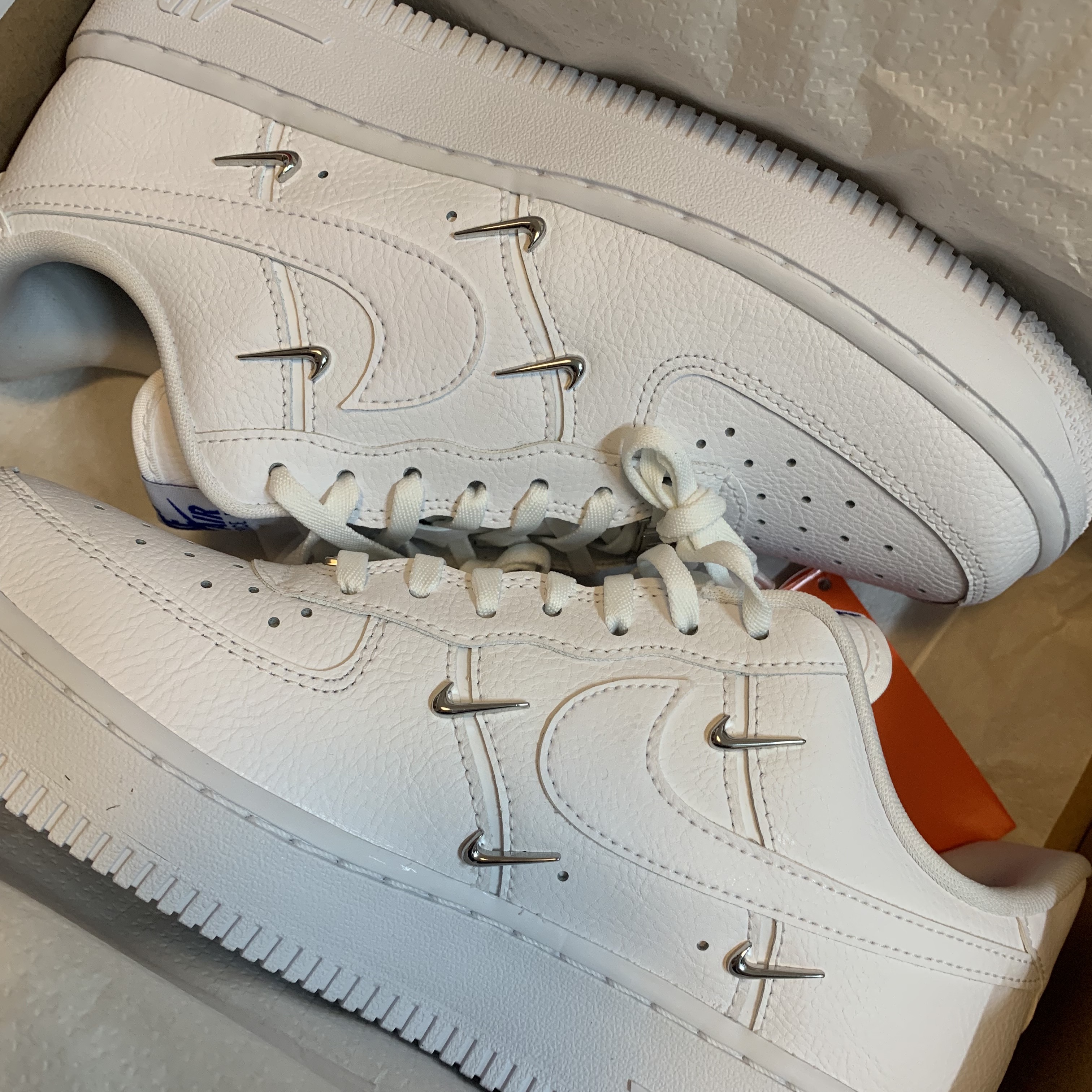 (W) Nike Air Force 1 Low '07 LX Chrome Luxe 착용 스타일