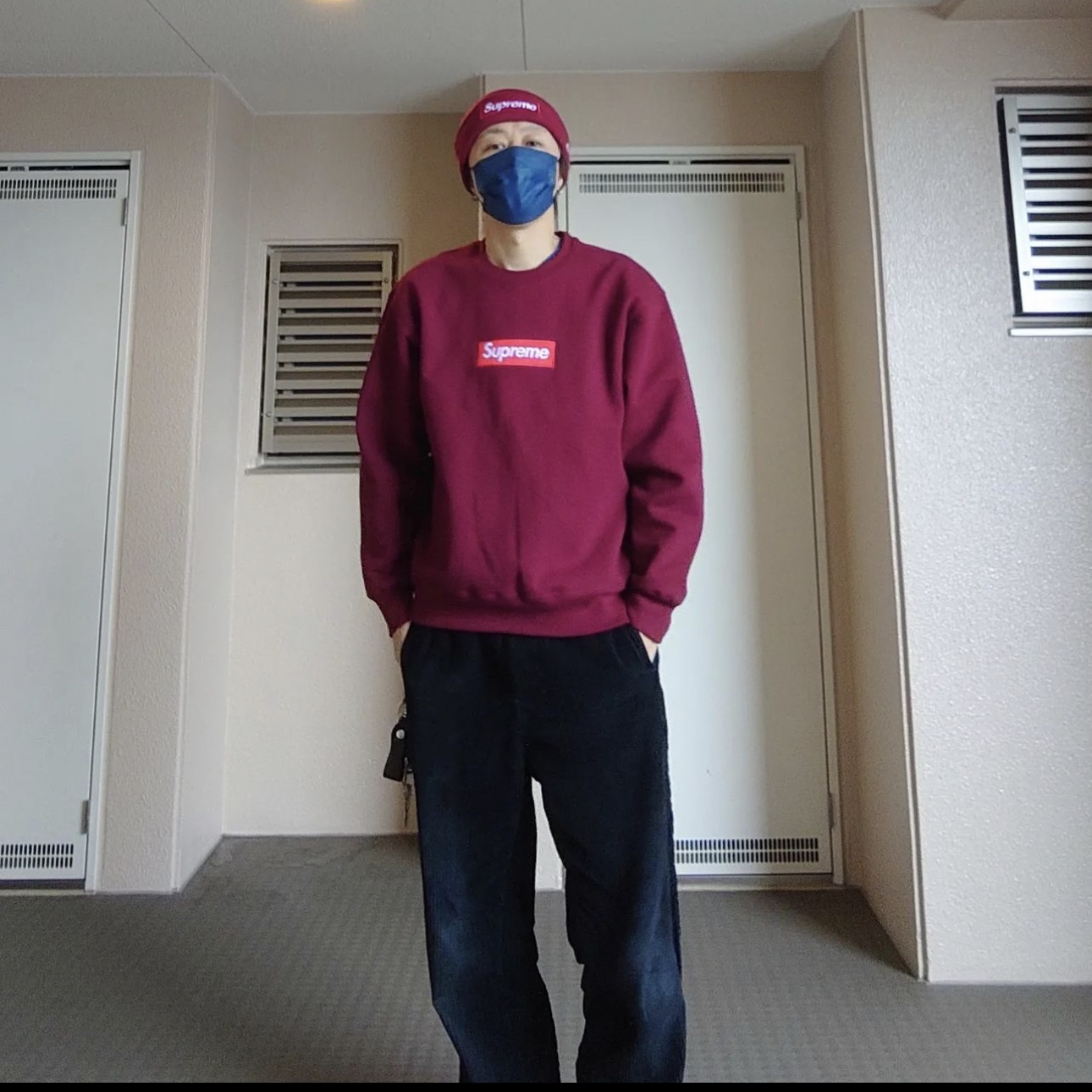 Supreme Box Logo Crewneck Dark Pine - 22FW, Supreme Box Logo Crewneck Cardinal - 22FW 착용 스타일 - 3