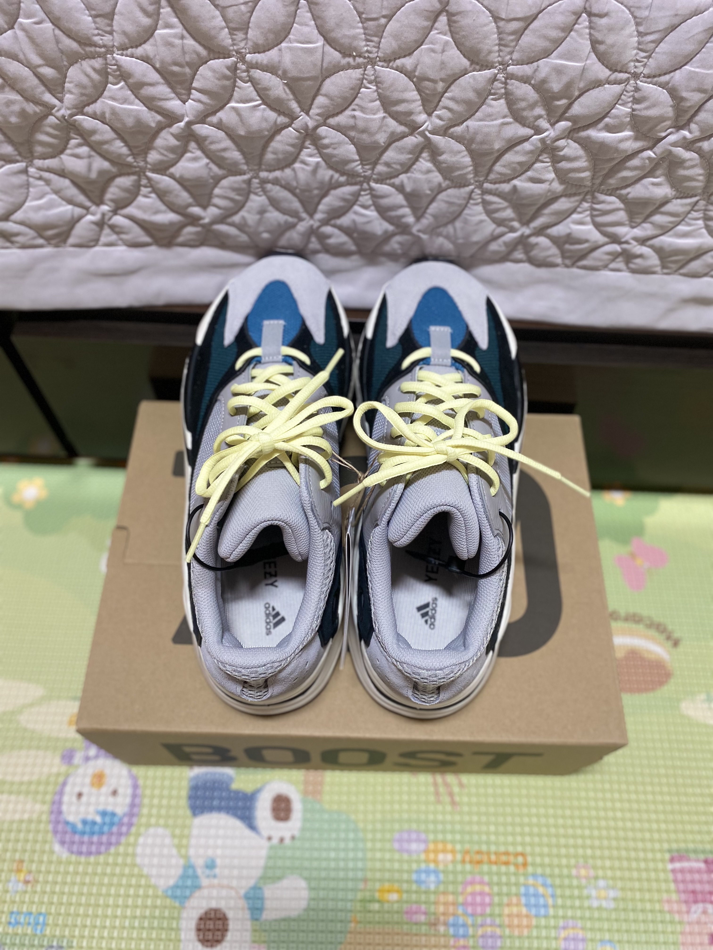 Adidas Yeezy Boost 700 Wave Runner Solid Grey 2021/2022 착용 스타일 - 4