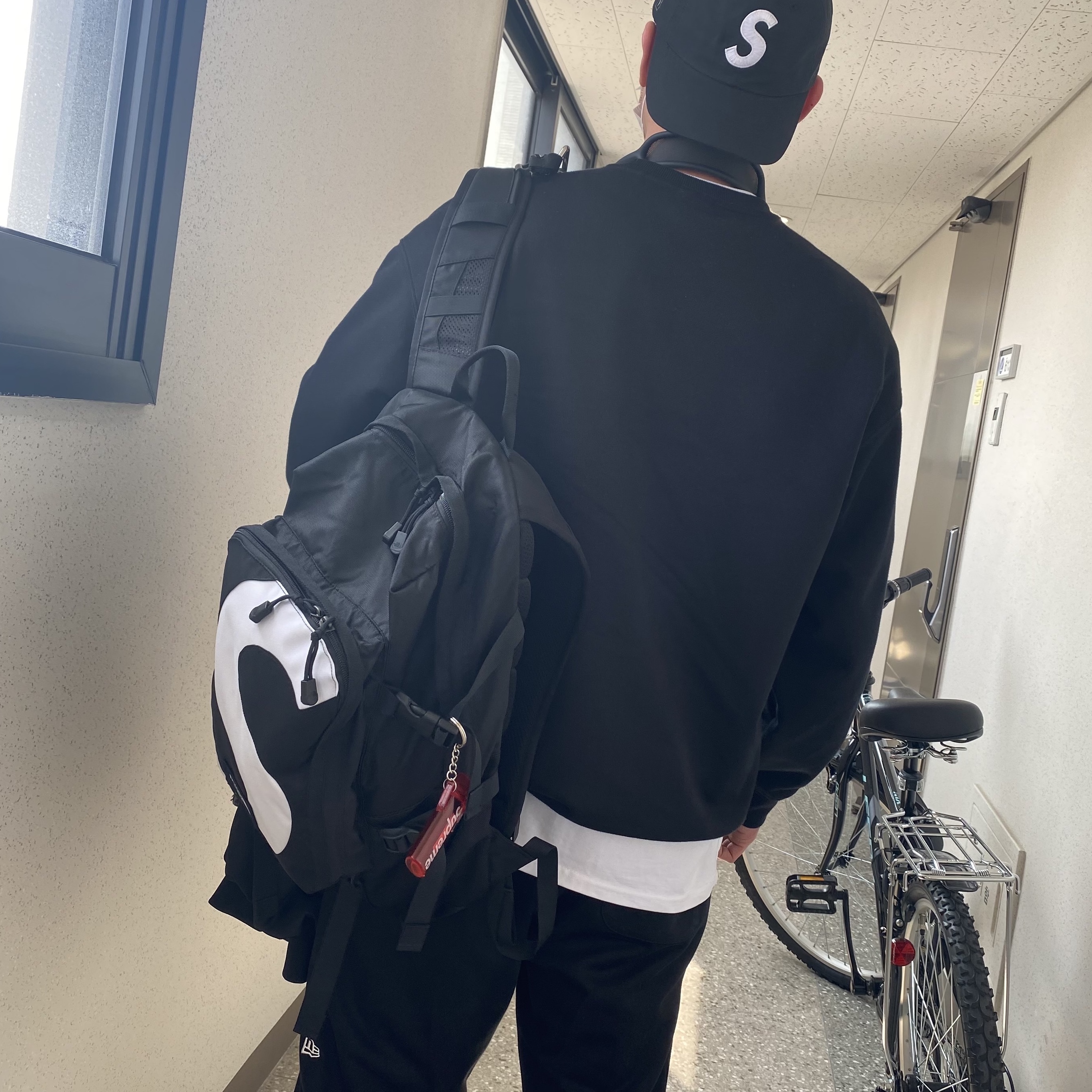 Supreme Ventile S Logo 6-Panel Black - 21FW, Apple AirPods Max Lightning Space Gray (Korean Ver.) 착용 스타일 - 1
