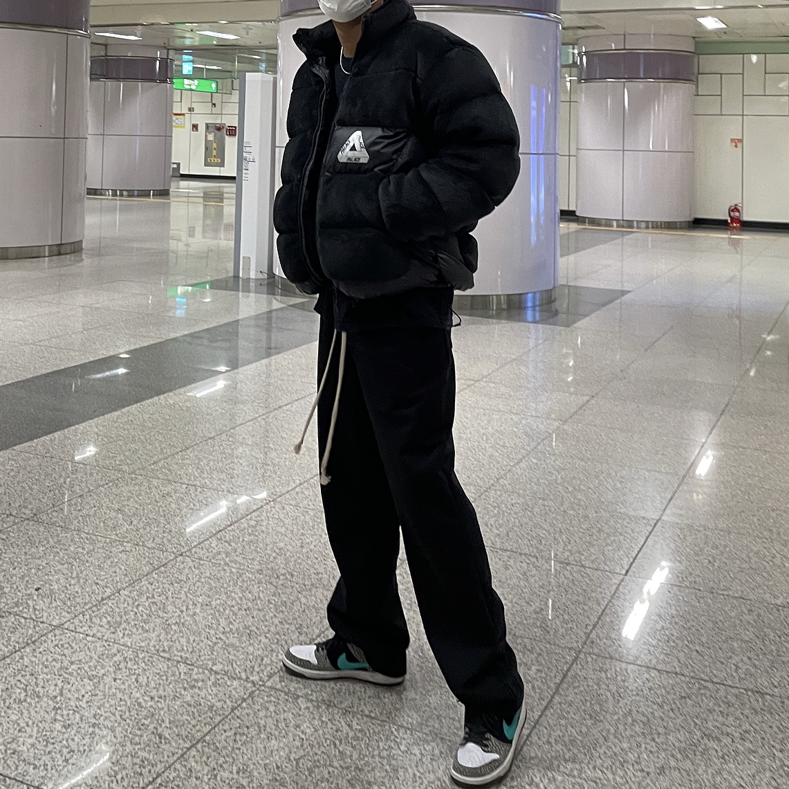 Palace Polartec High Loft Puffa Black - 22FW, Nike SB Dunk Low Pro Clear Jade 착용 스타일 - 3