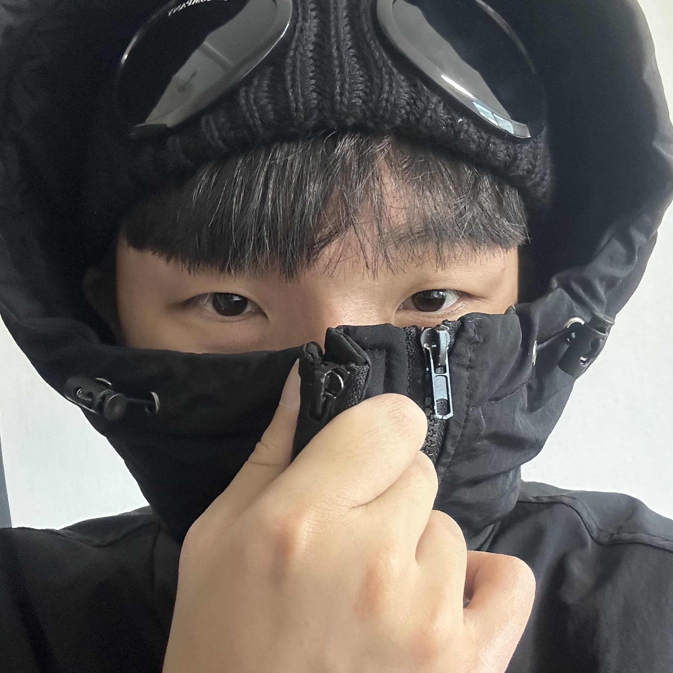 C.P. Company Extra Fine Merino Wool Goggle Beanie Black 착용 스타일 - 2