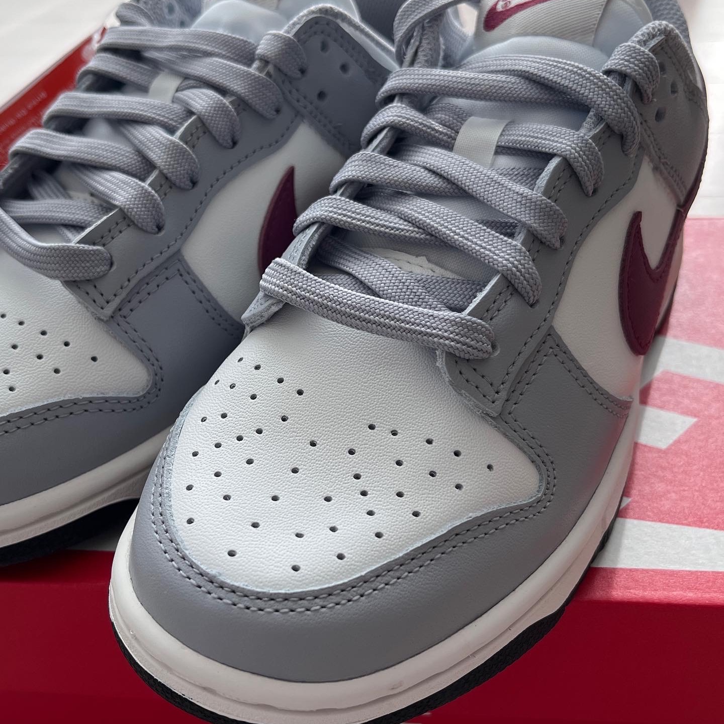 (W) Nike Dunk Low Wolf Grey Rosewood 착용 스타일 - 1