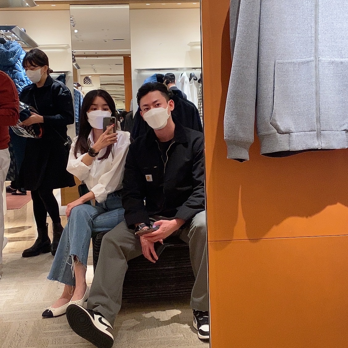 Jordan 1 Retro High OG Black Mocha, Apple Watch Hermes Series 7 45mm Silver Stainless Steel Case with Single Tour Deployment Buckle Noir (Korean Ver.) 착용 스타일