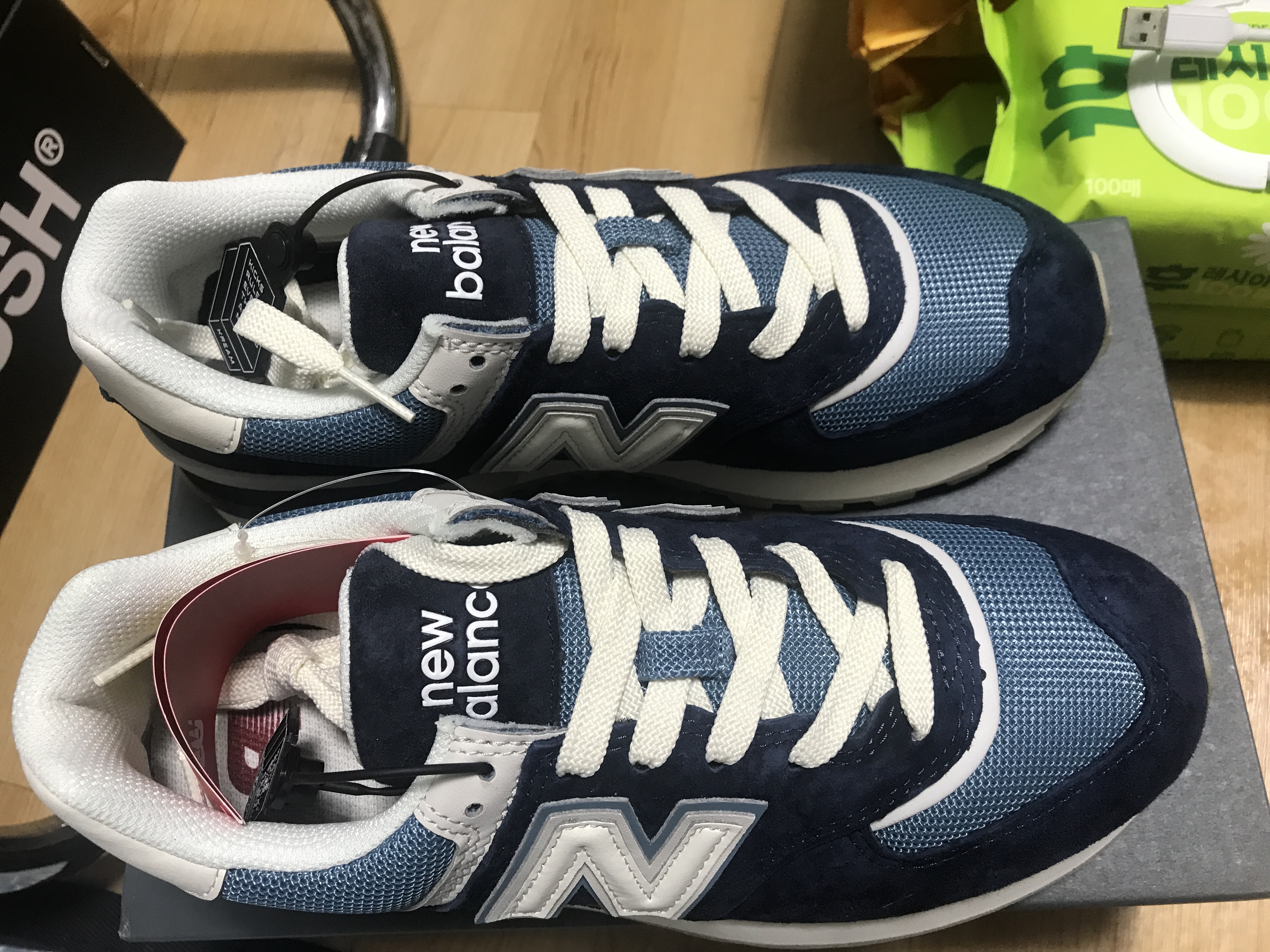New Balance 574 Legacy Navy Sea Salt 착용 스타일 - 2