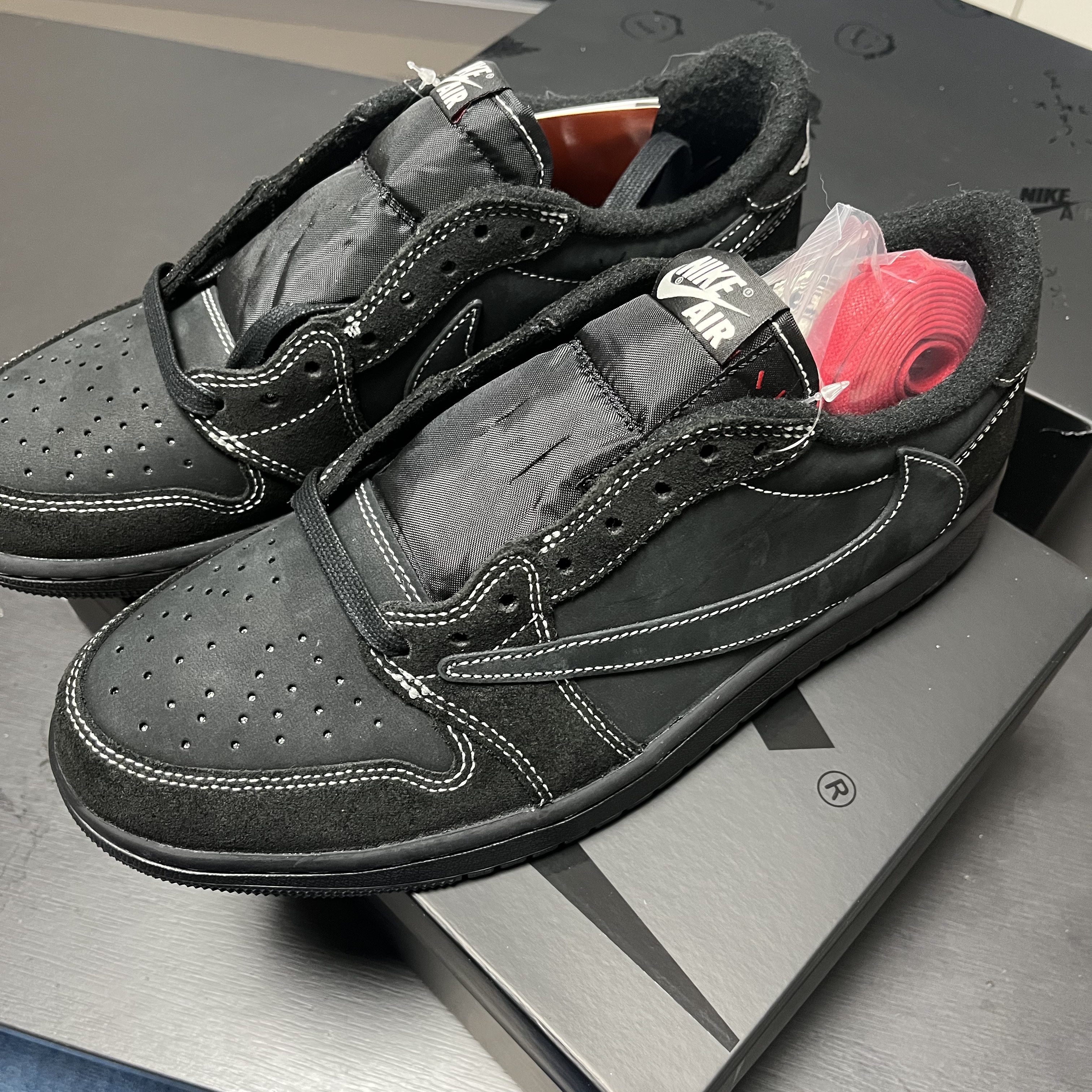Jordan 1 x Travis Scott Retro Low OG SP Black Phantom 착용 스타일