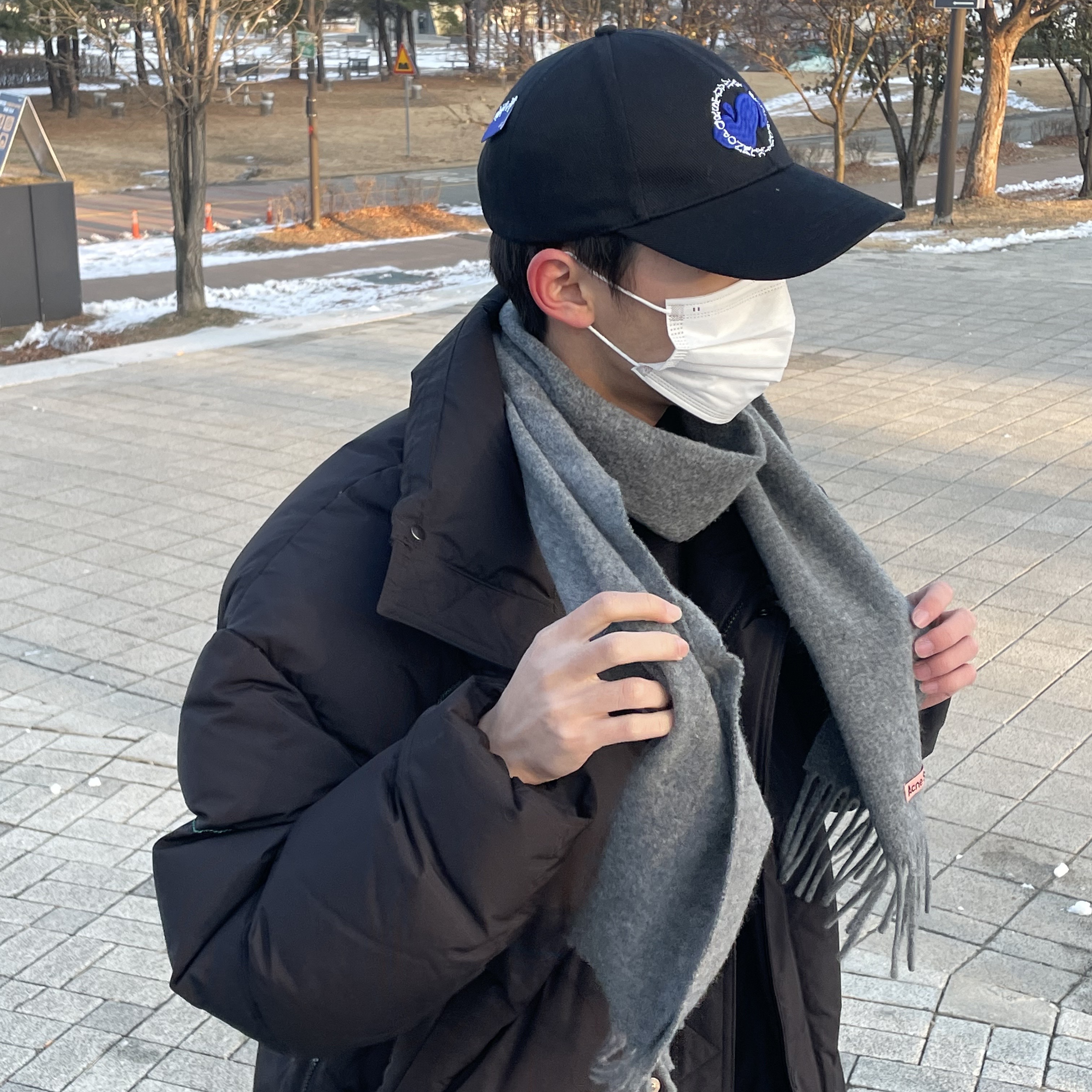 Zara x Ader Error Oversize Puffer Jacket Black, Ader Error x Zara Embroidered Cap Black 착용 스타일 - 3
