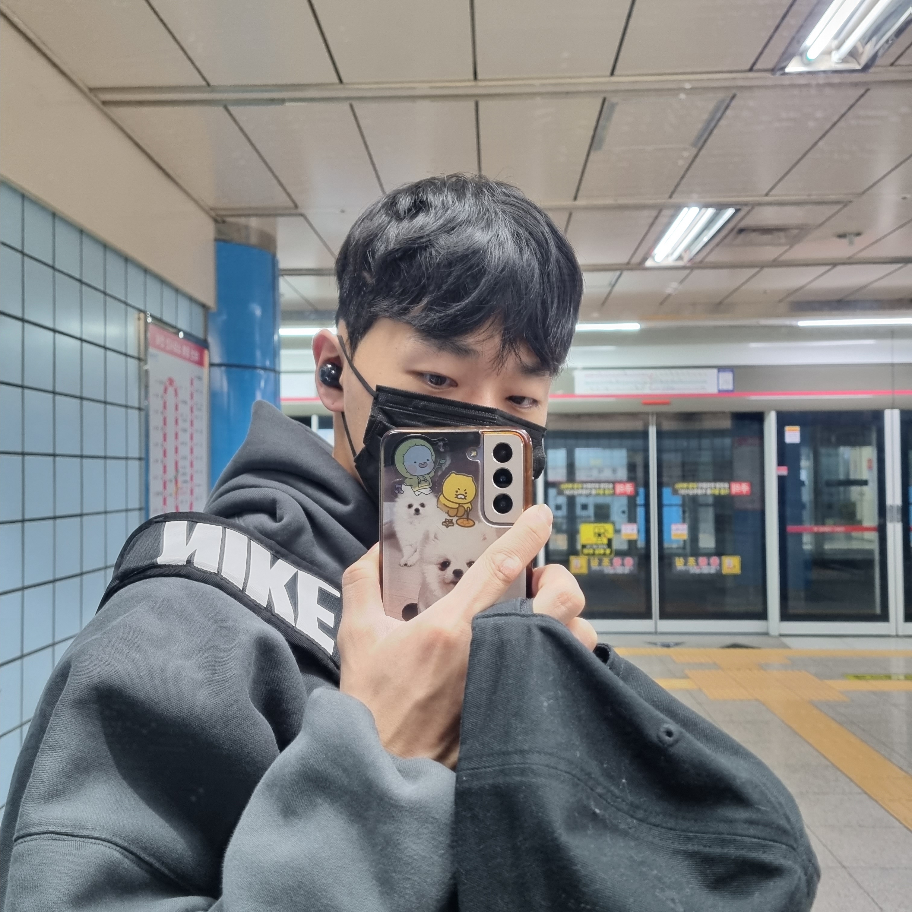 Yeezy Gap Engineered By Balenciaga Dove Hoodie Black, Yeezy Gap Engineered By Balenciaga Flame Cap Black 착용 스타일