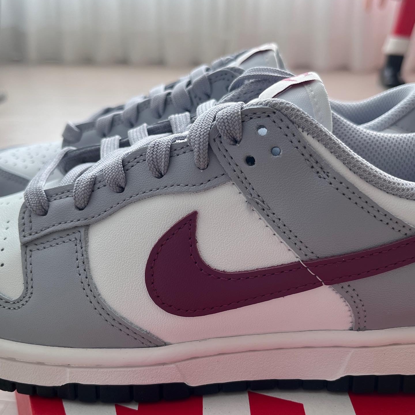(W) Nike Dunk Low Wolf Grey Rosewood 착용 스타일 - 3