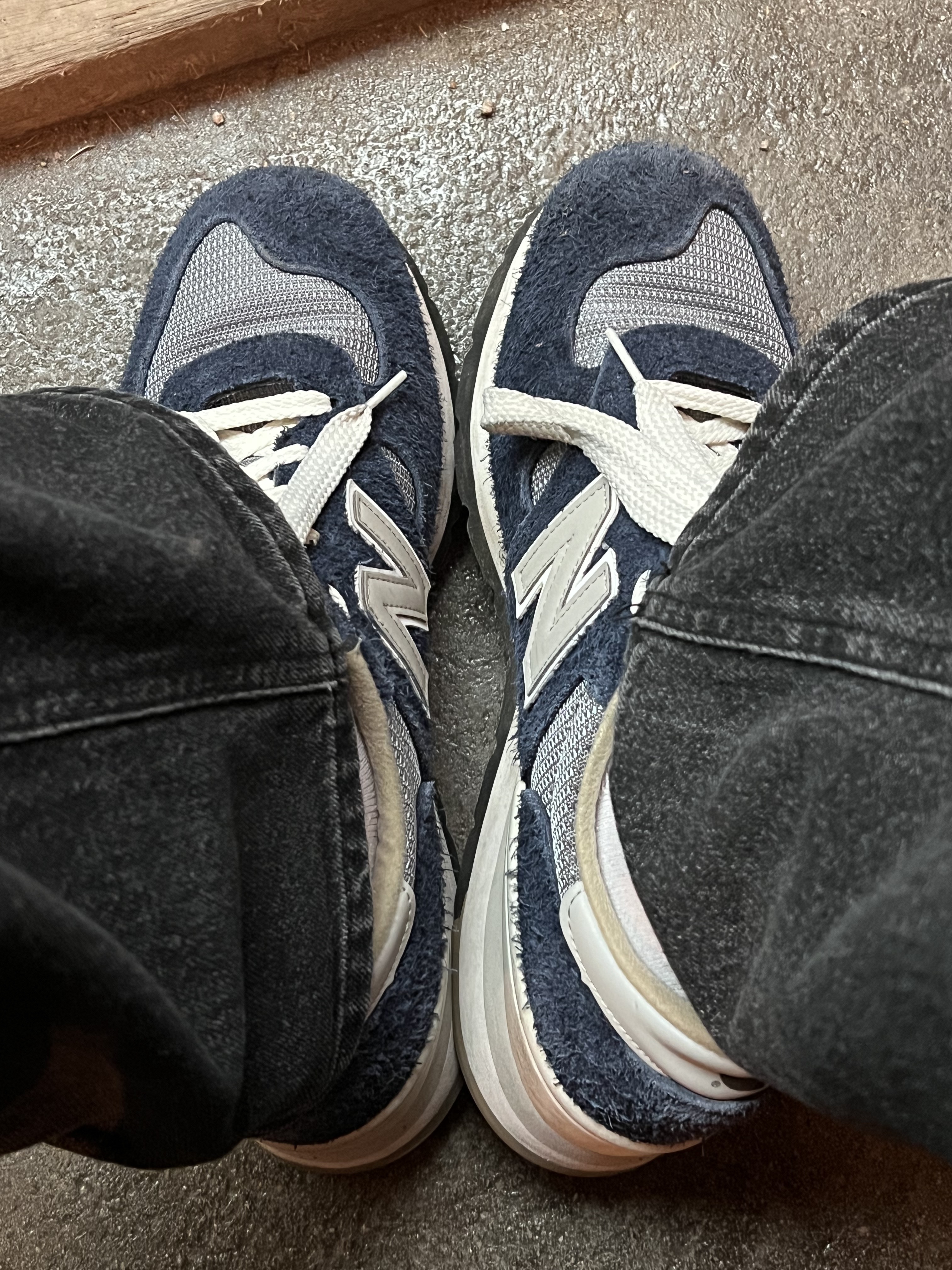 New Balance x Carhartt WIP 990v1 Made in USA Sculpture Center 착용 스타일