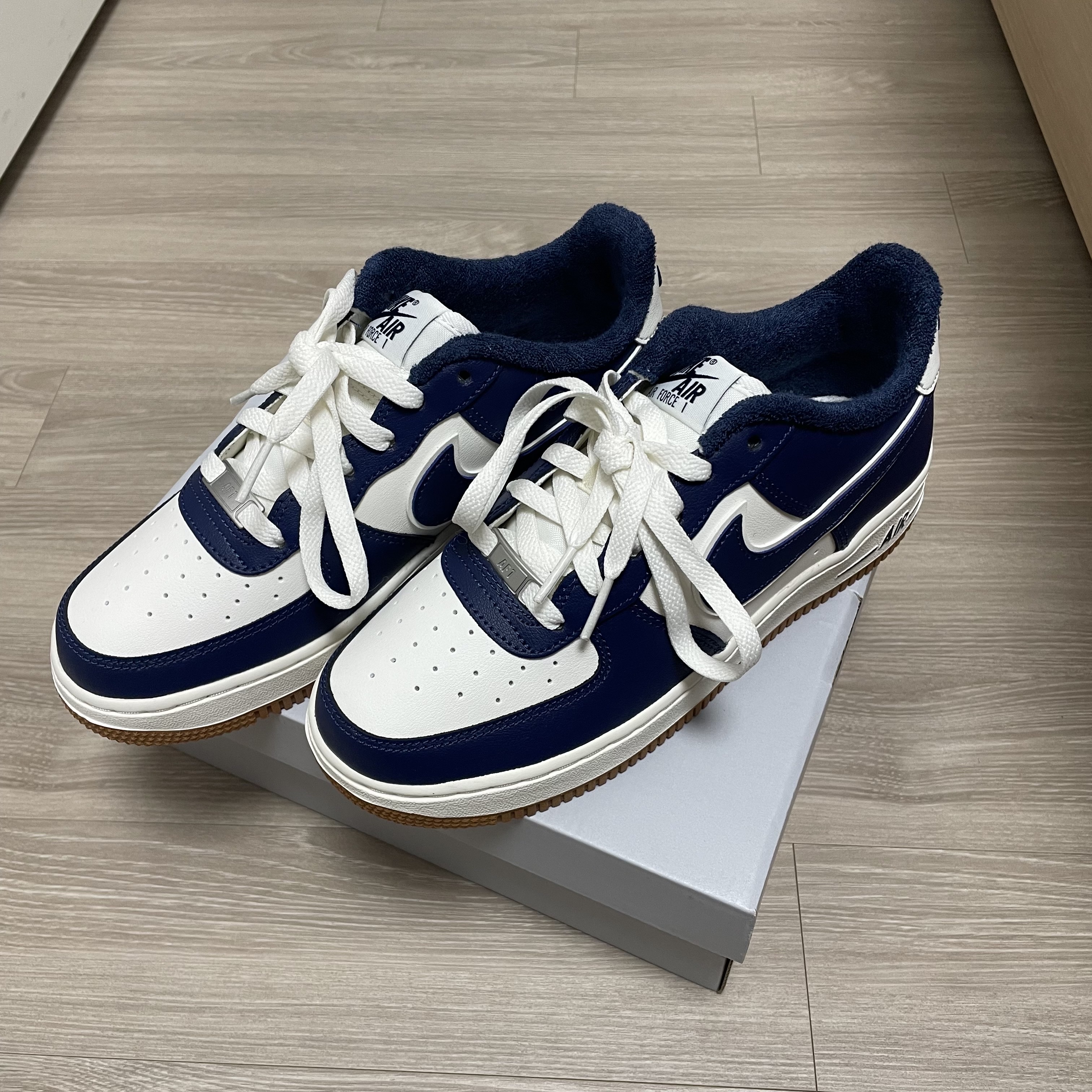 (GS) Nike Air Force 1 LV8 3 Midnight Navy 착용 스타일