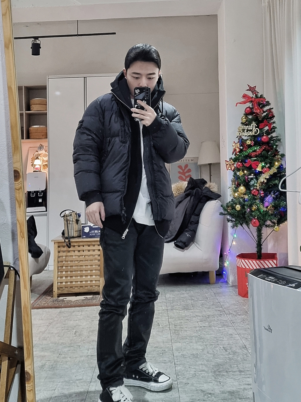 Undermycar Black Mamba Slim Fit Red Stitch Wax Coating Jeans Rumba Red - 22FW, Stone Island 40223 Garment Dyed Crinkle Reps Down Jacket Black - 21FW 착용 스타일