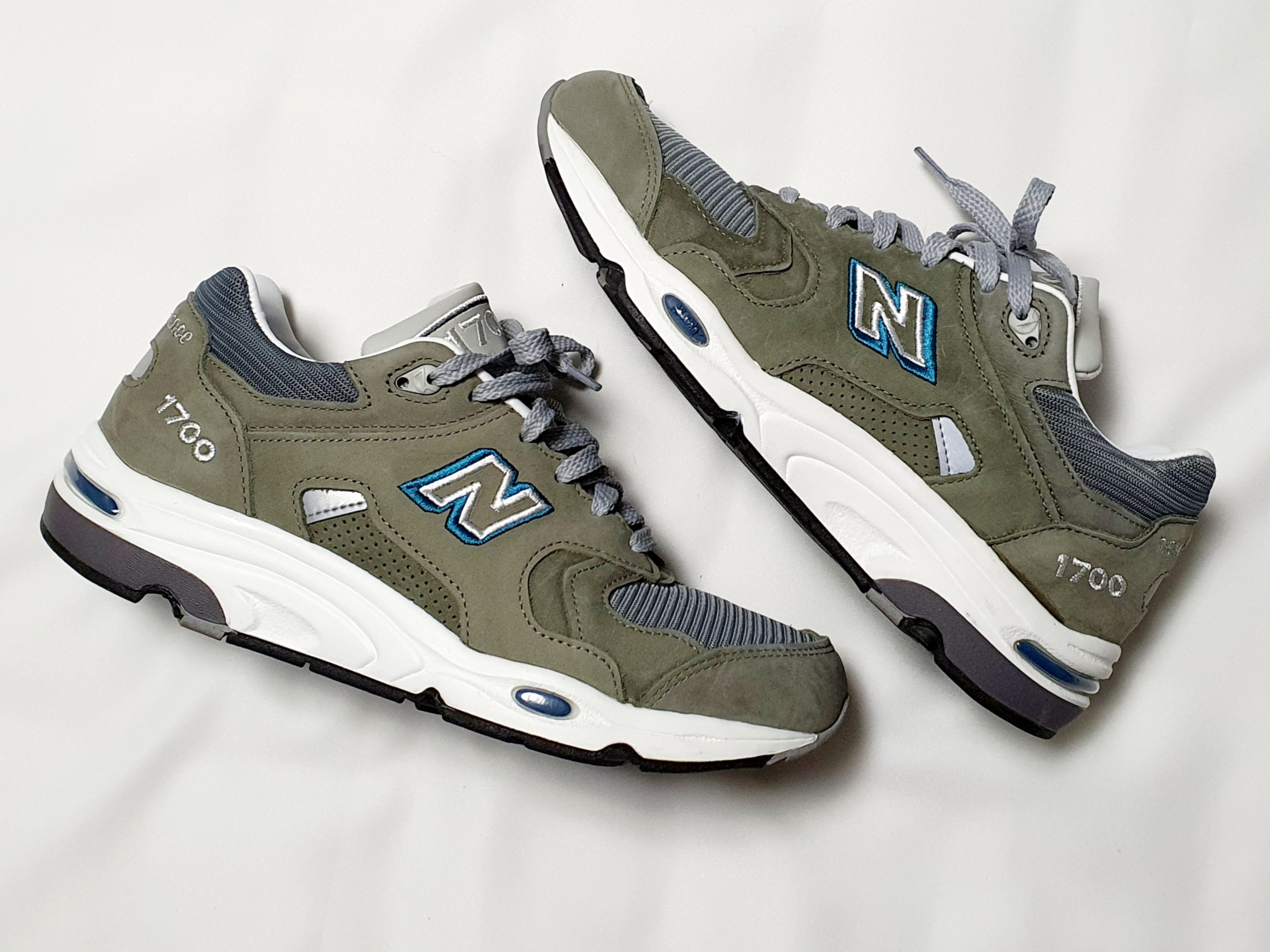 New Balance 1700 Made in USA Brown Steel Blue 착용 스타일 - 1