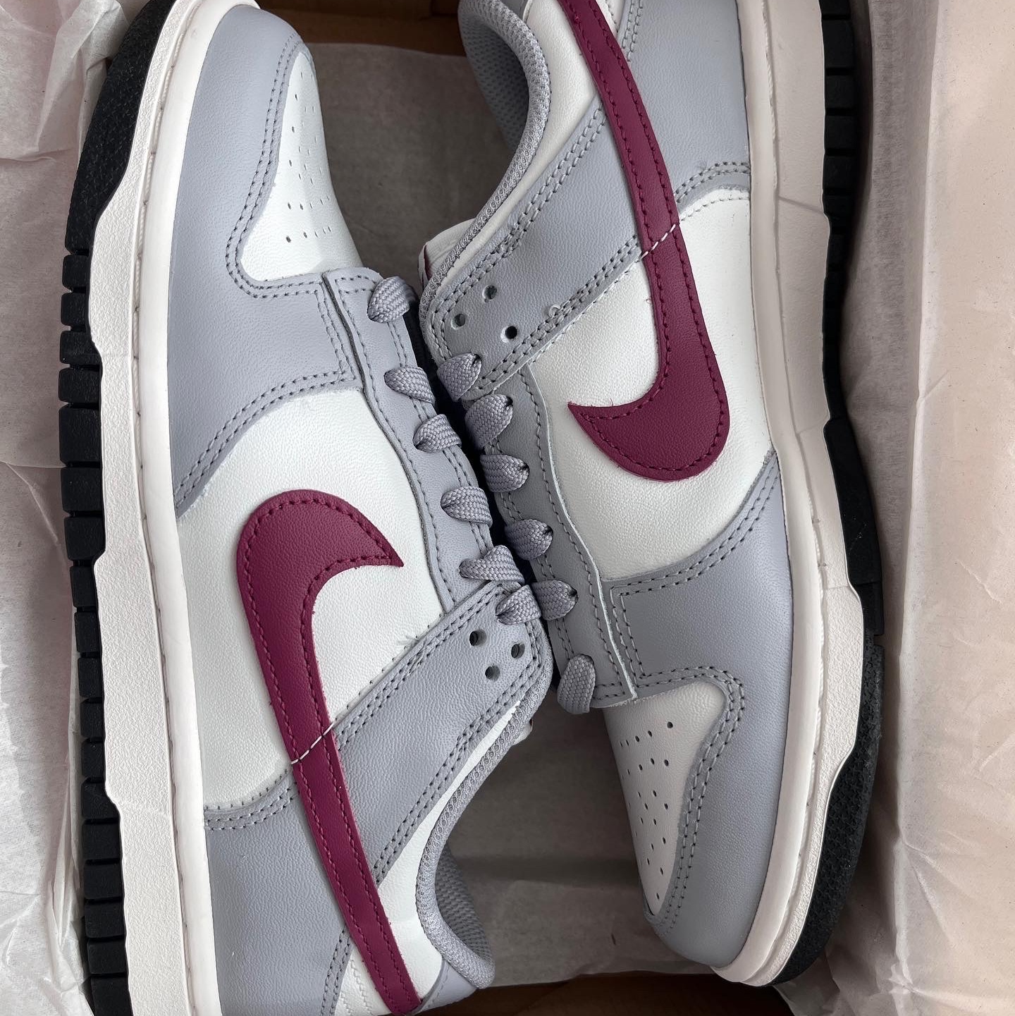 (W) Nike Dunk Low Wolf Grey Rosewood 착용 스타일 - 2