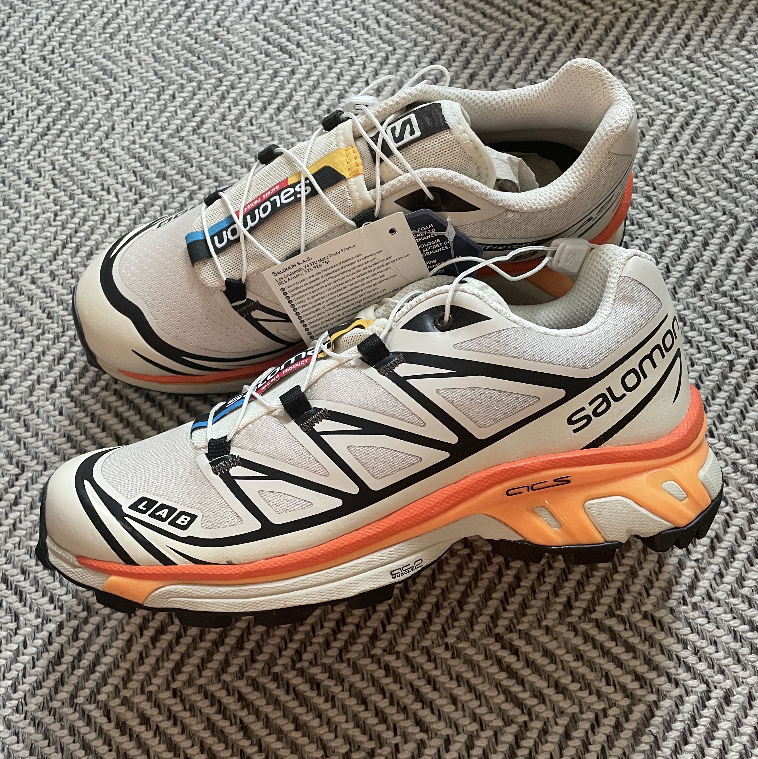 Salomon XT-6 Rainy Day Vibrant Orange 착용 스타일