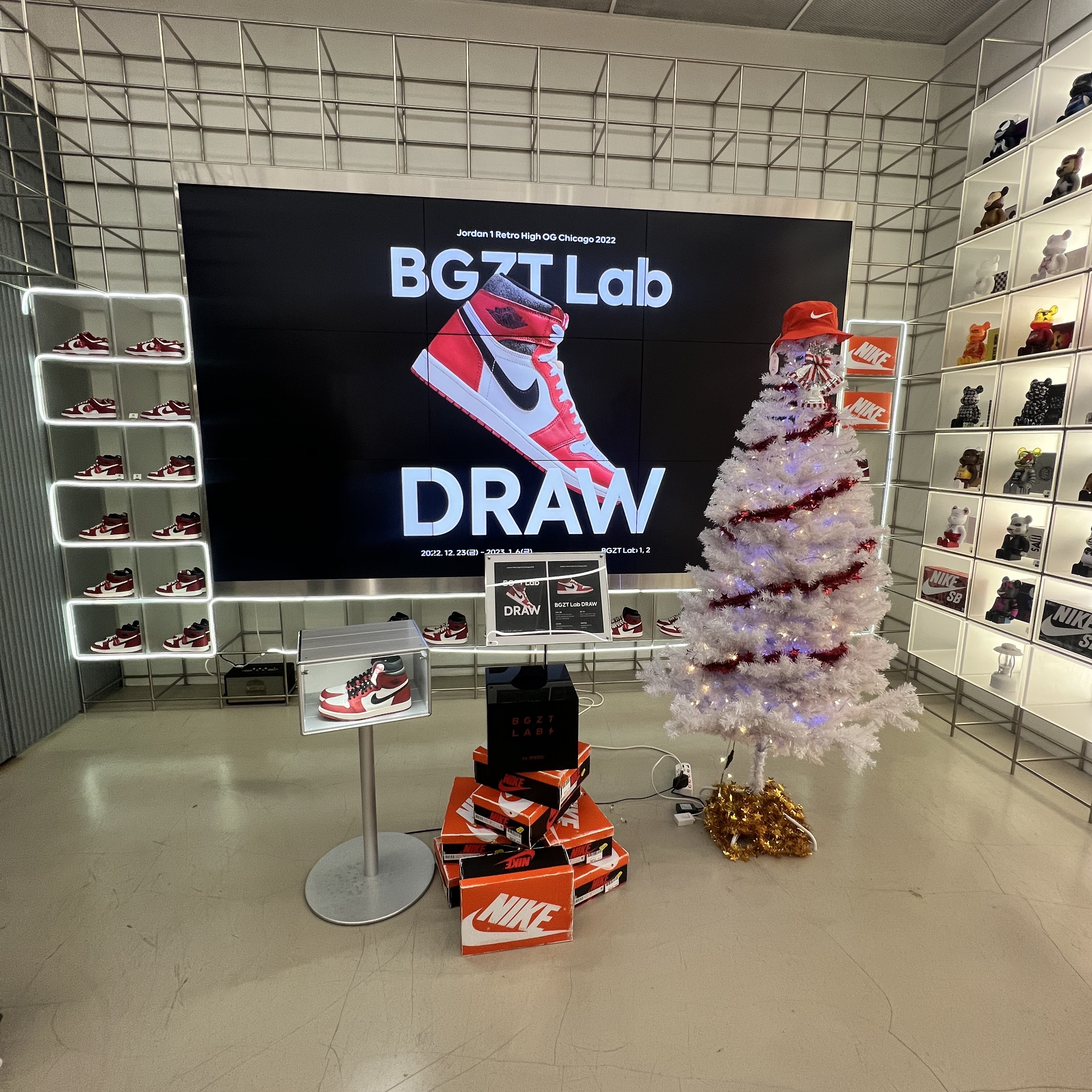 Jordan 1 Low OG Starfish, IAB Studio Sweatpants Brown 착용 스타일 - 2
