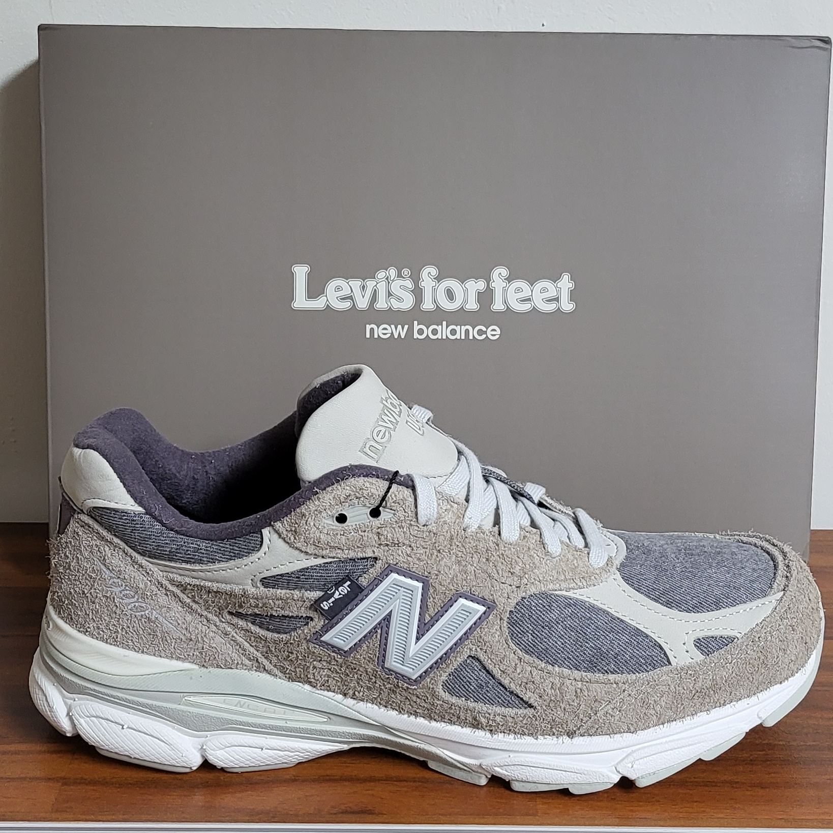 New Balance x Levi's 990v3 Grey (Levi's Tag) 착용 스타일 - 1
