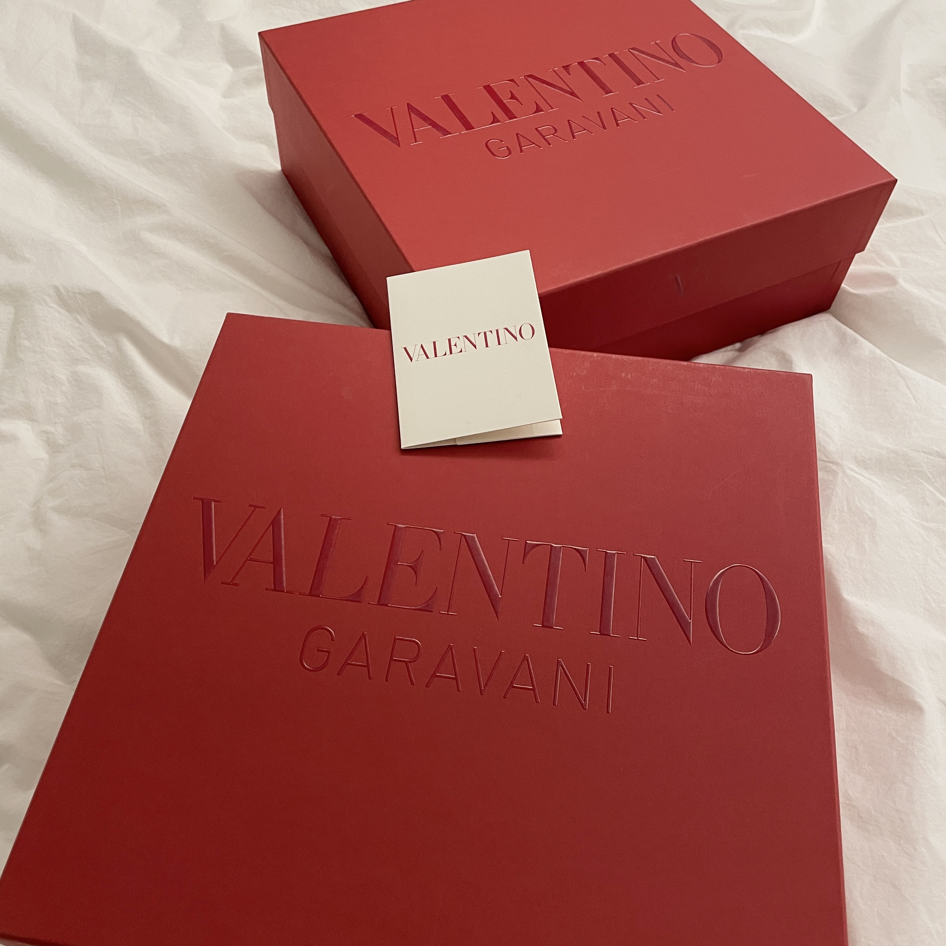 (W) Valentino Calfskin VL7N Low-Top Sneakers With Bands White Antique Brass, (W) Valentino Calfskin VL7N Low-Top Sneakers with Bands White Black 착용 스타일 - 3