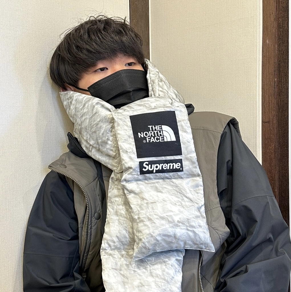 Supreme x The North Face Paper Print 700-Fill Down Scarf, Nike ACG Storm-Fit ADV Cascade Rains Full Zip Shell Jacket Off Noir - Asia 착용 스타일 - 2