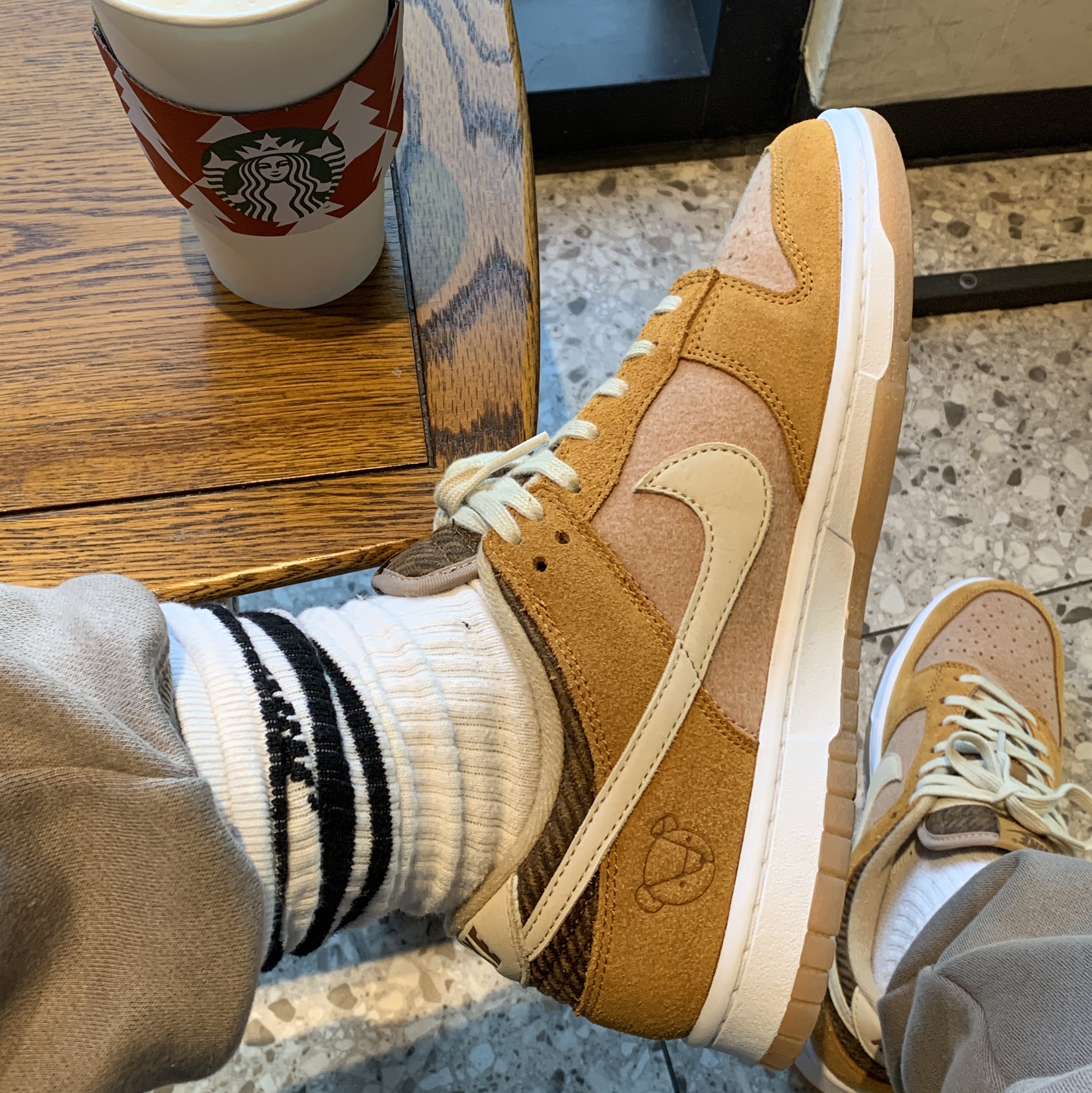 Nike Dunk Low SE Praline Desert Ochre 착용 스타일