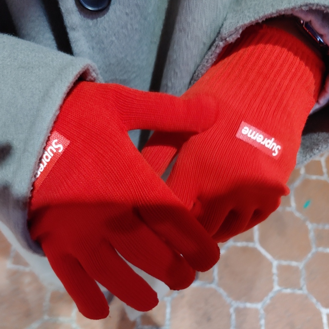 Supreme x Franklin CFX Pro Batting Gloves Red - 22SS, Supreme x Nike Vapor Jet 4.0 Football Gloves Red - 18FW 착용 스타일