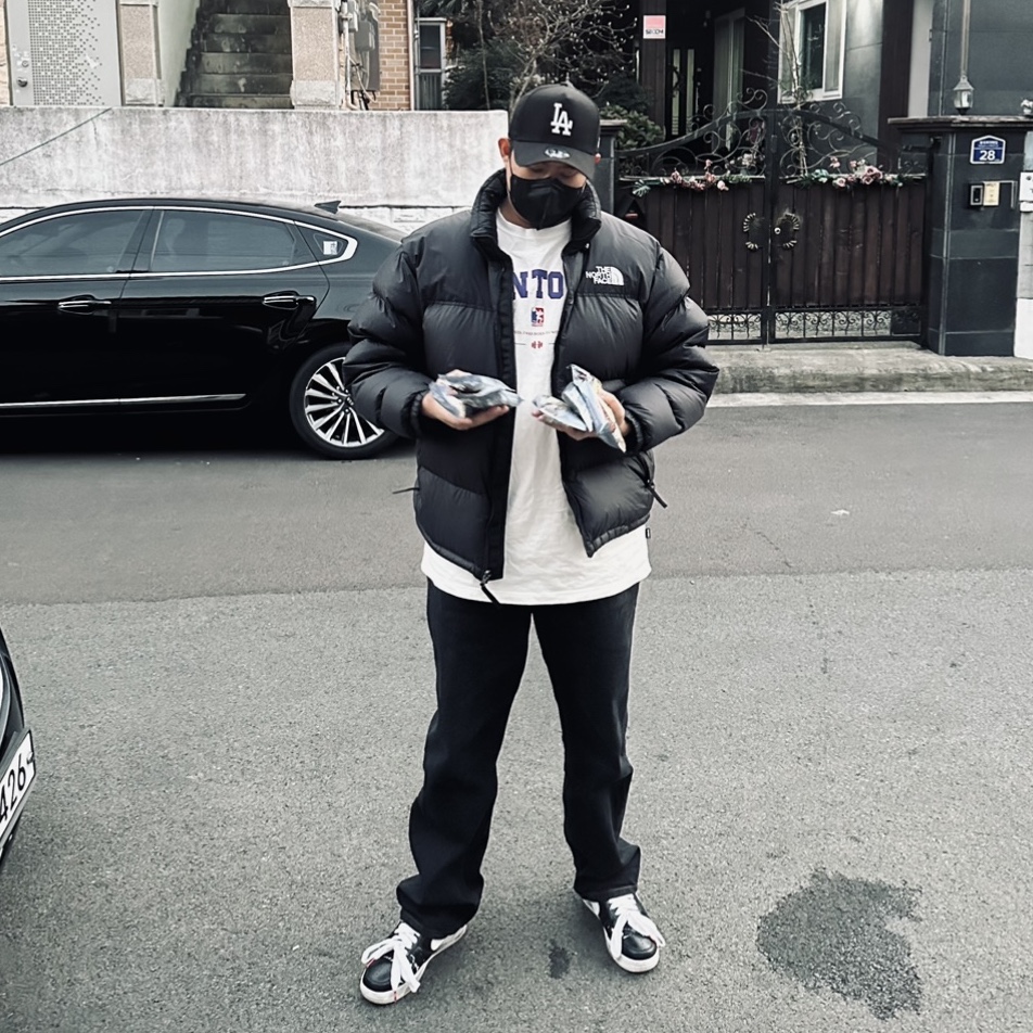 The North Face 1996 Eco Nuptse Jacket Black, Nike x Peaceminusone Air Force 1 Low Para-Noise 착용 스타일