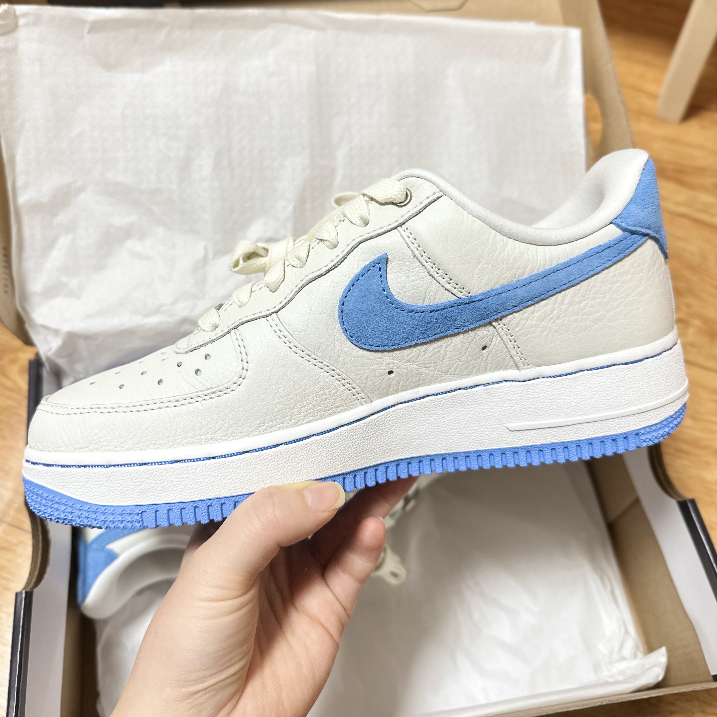 (W) Nike Air Force 1 LXX University Blue 착용 스타일 - 2