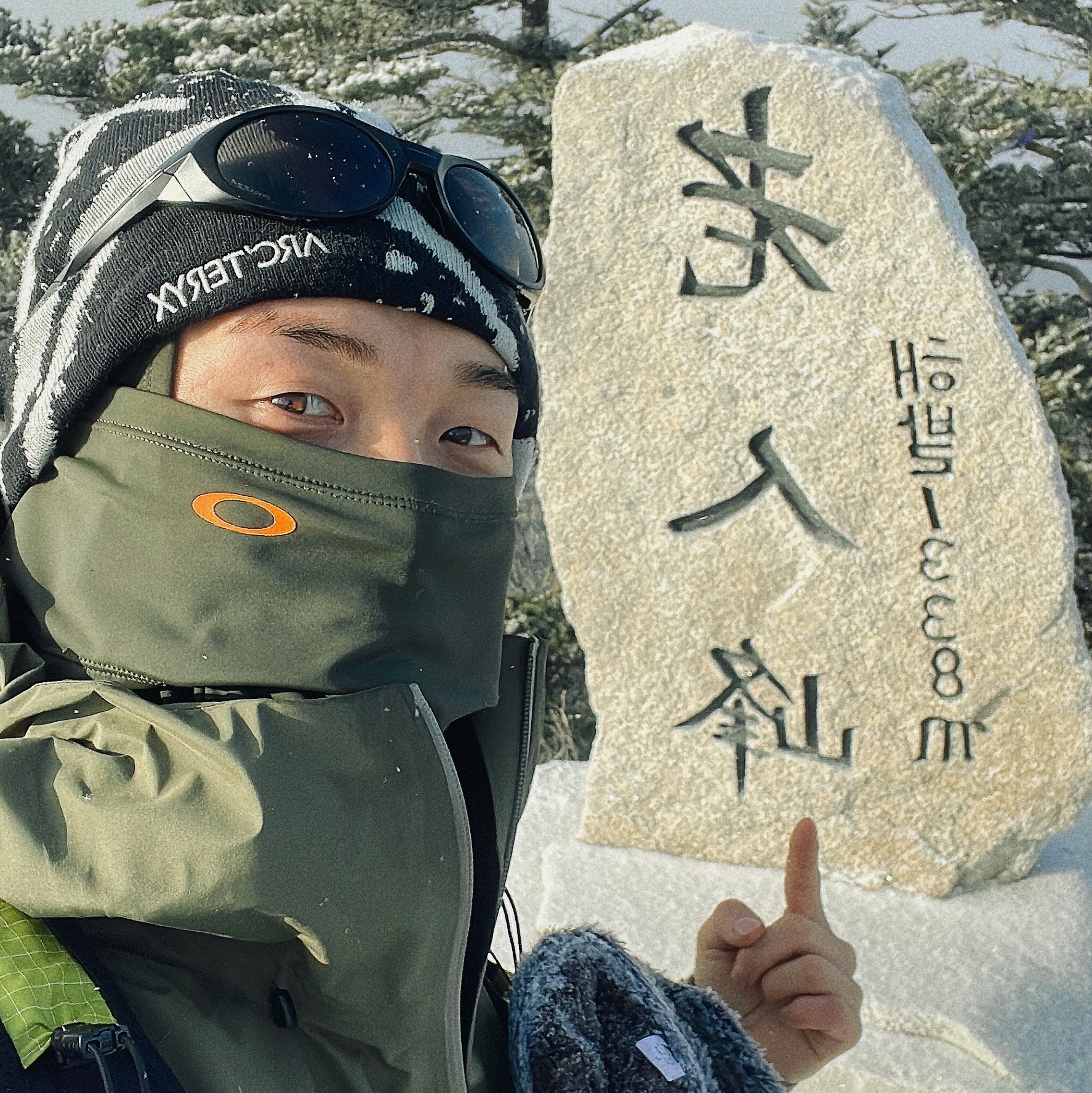 Arc'teryx Grotto Toque Orca, Arc'teryx Beta LT Jacket Tatsu 착용 스타일