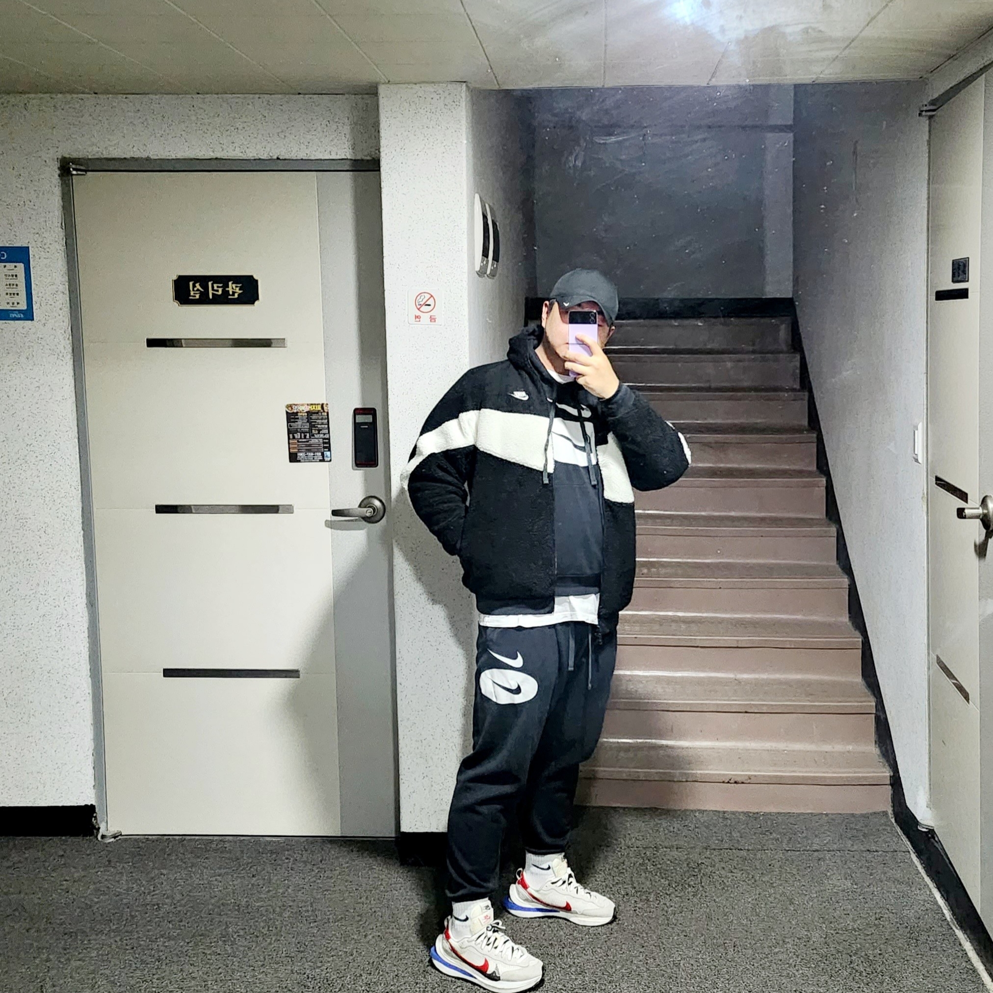 Nike x Sacai VaporWaffle Royal Fuchsia, Nike Big Swoosh Full Zip Jacket Black Sail 착용 스타일