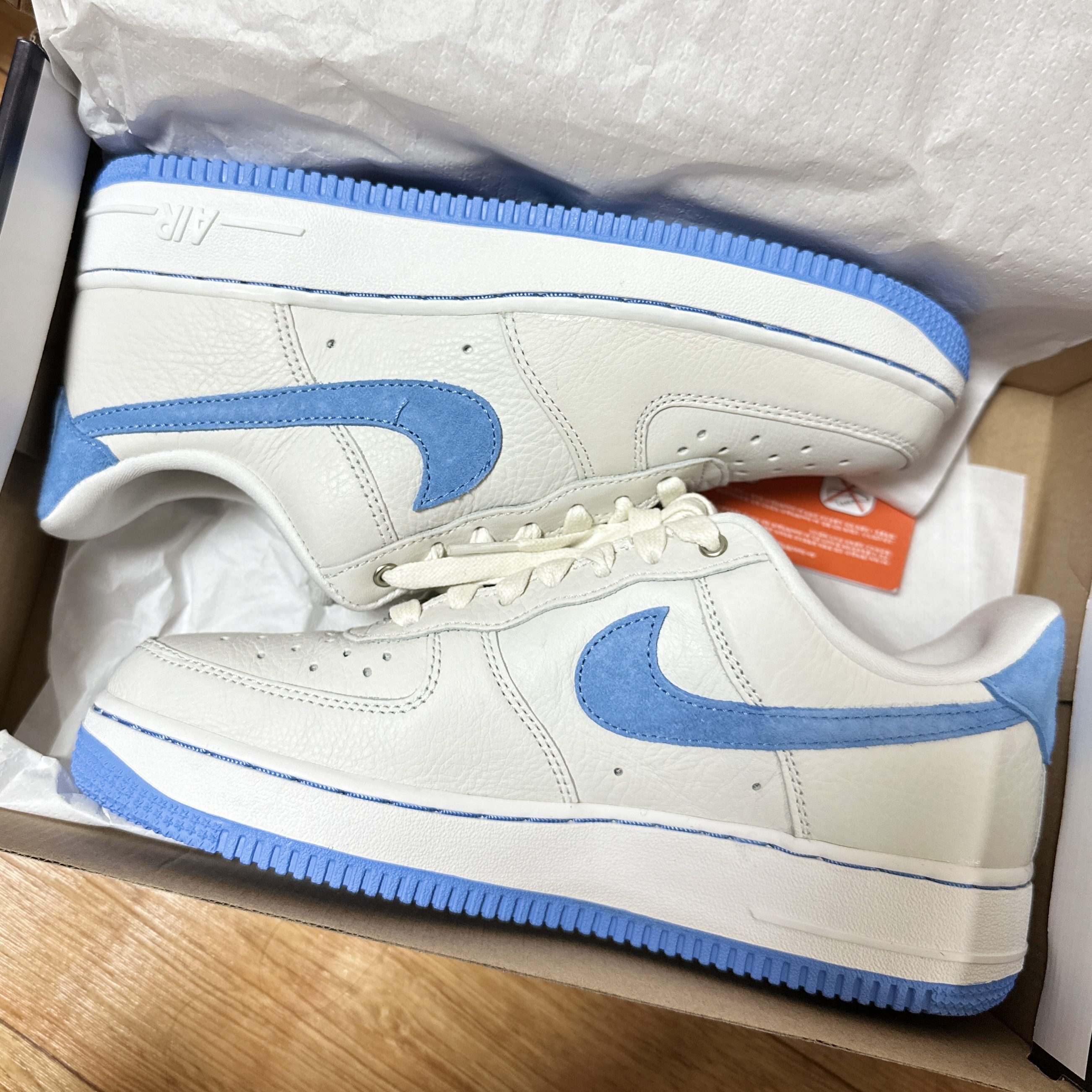 (W) Nike Air Force 1 LXX University Blue 착용 스타일 - 1