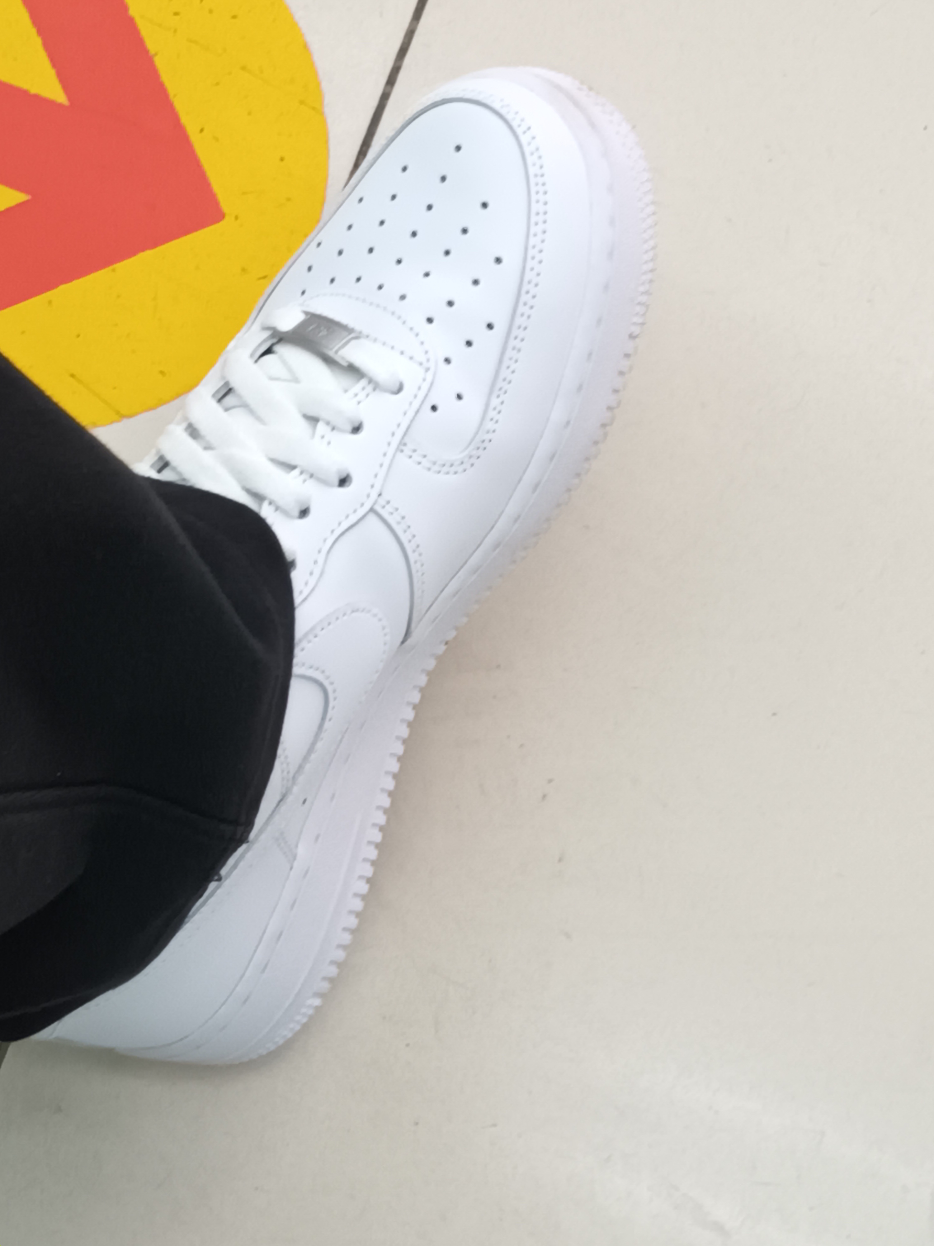 Nike Air Force 1 '07 Low White 착용 스타일 - 1