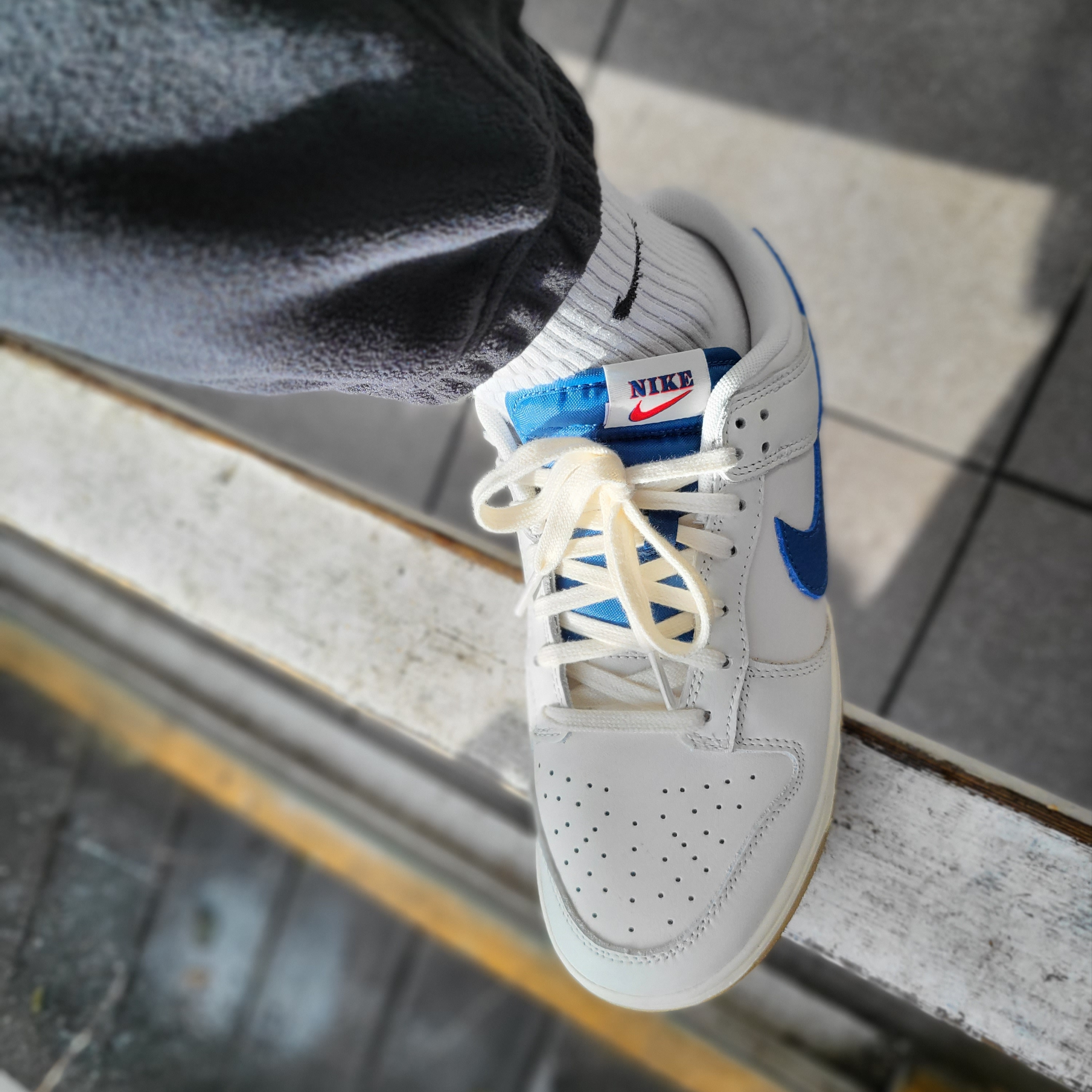 Nike Dunk Low SE Sail Dark Marina Blue 착용 스타일 - 1