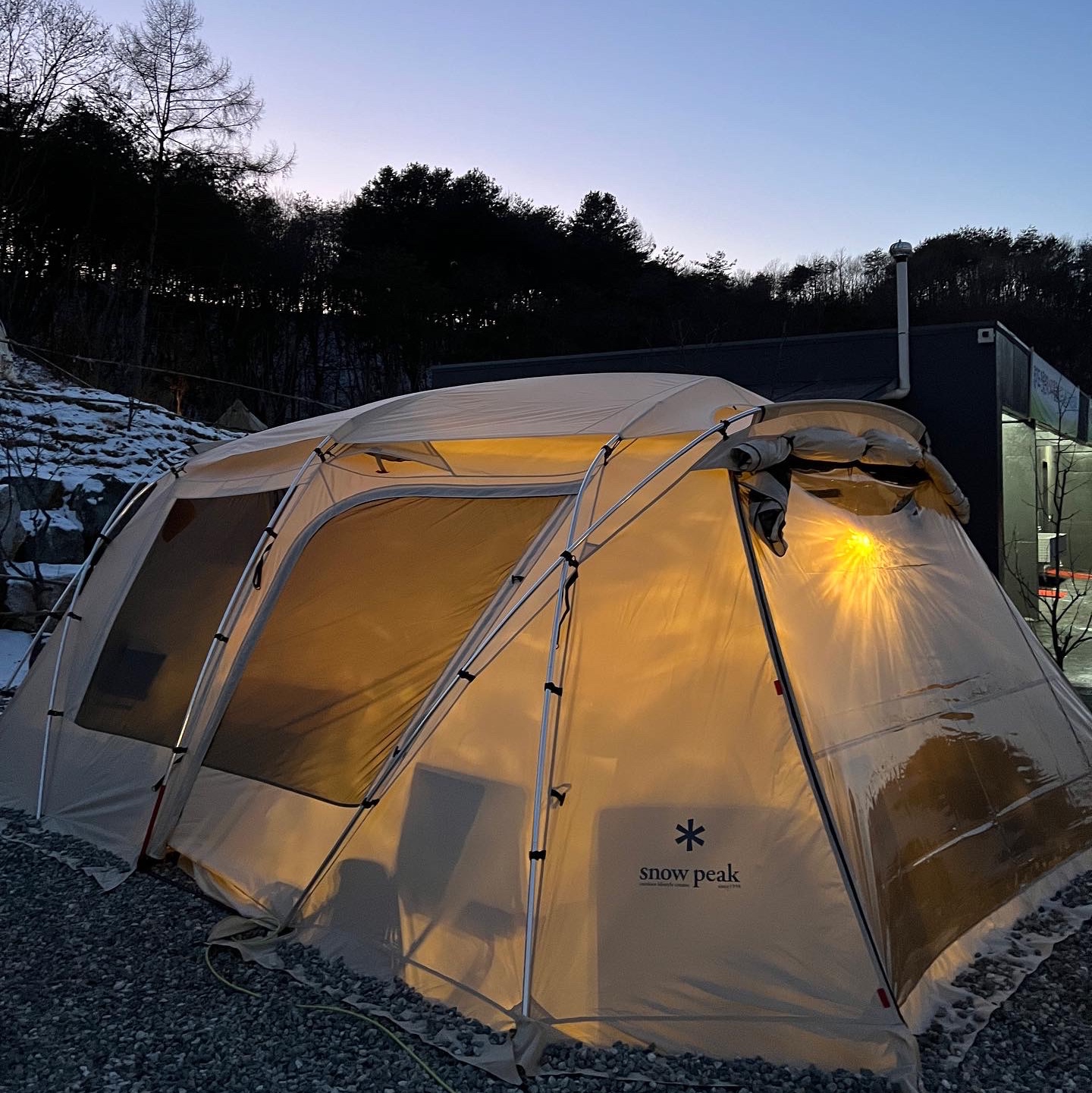 Snow Peak Land Lock Ivory 착용 스타일 - 1