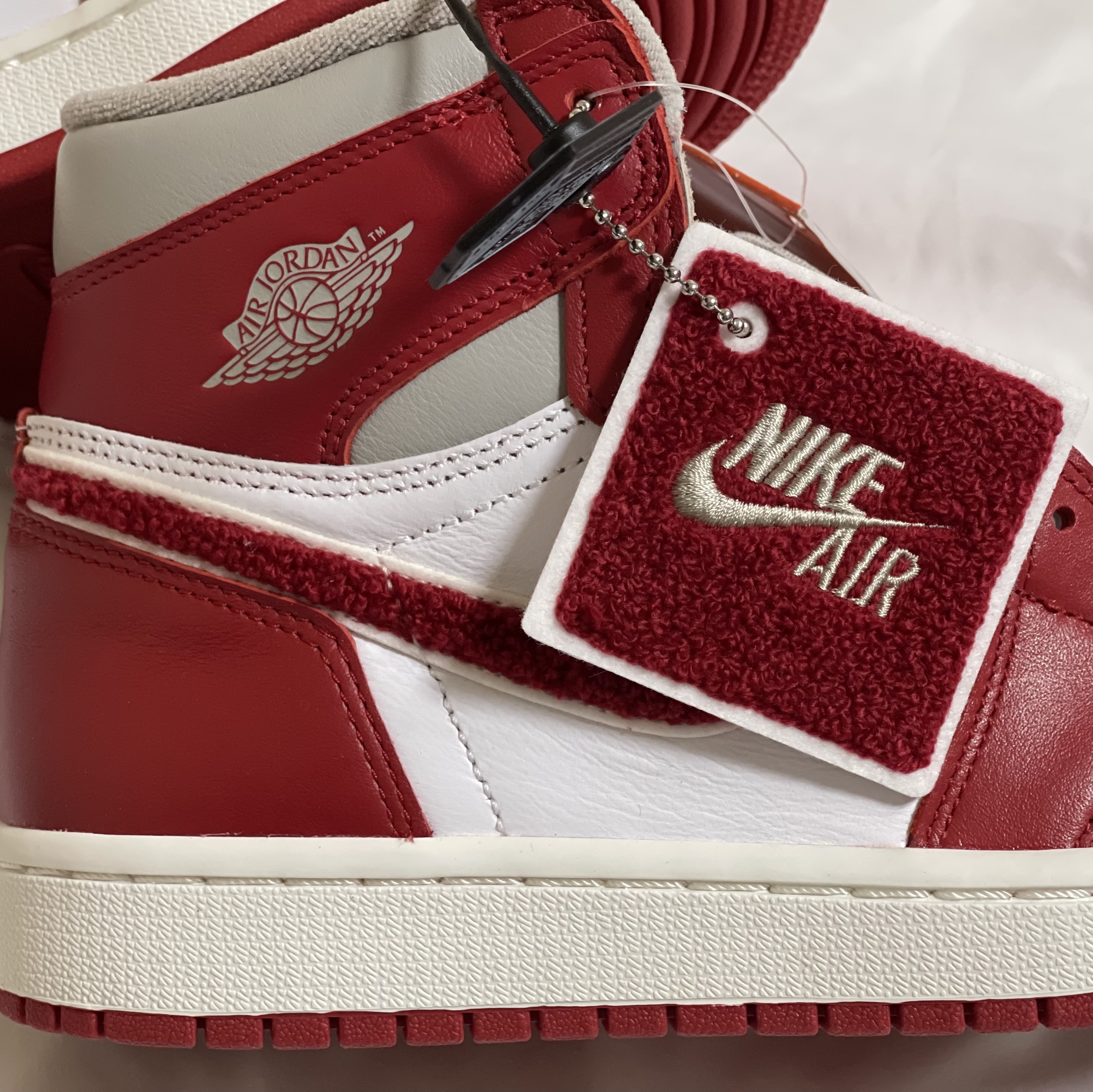 (W) Jordan 1 Retro High OG Varsity Red 착용 스타일 - 3