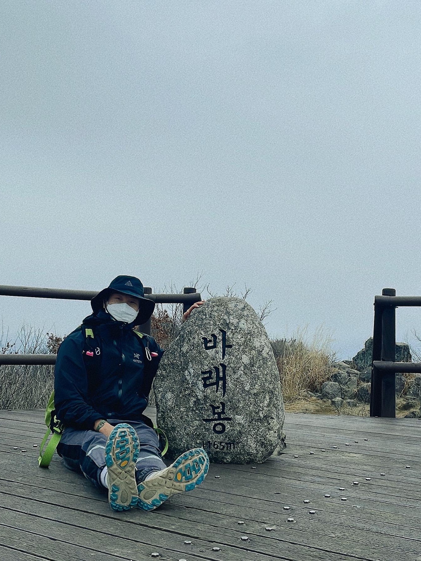 Nike NRG ACG Storm-Fit Bucket Hat Black, Arc'teryx Squamish Hoody Black 착용 스타일