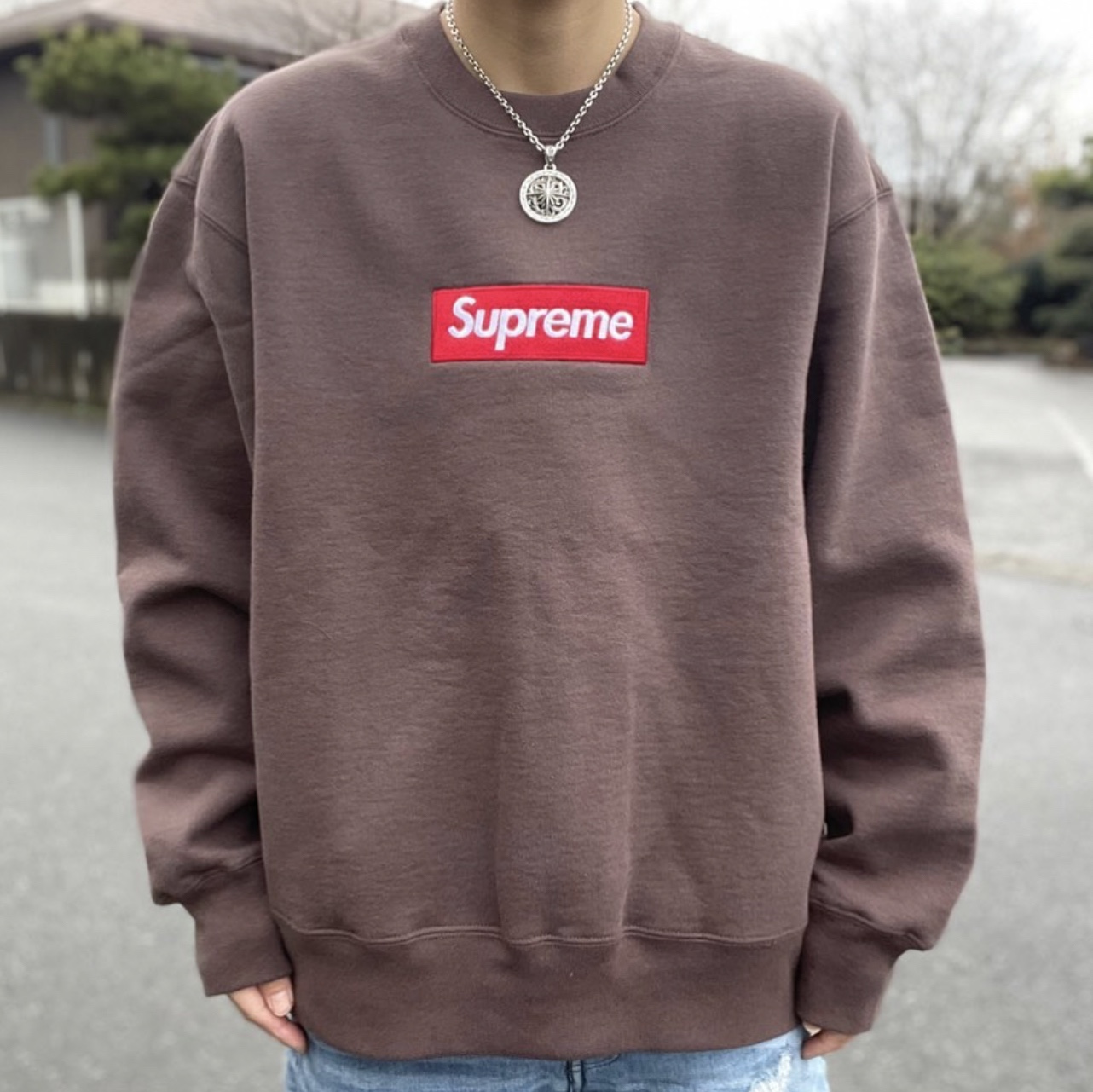 Supreme Box Logo Crewneck Dark Pine - 22FW, Supreme Box Logo Crewneck Cardinal - 22FW 착용 스타일 - 4